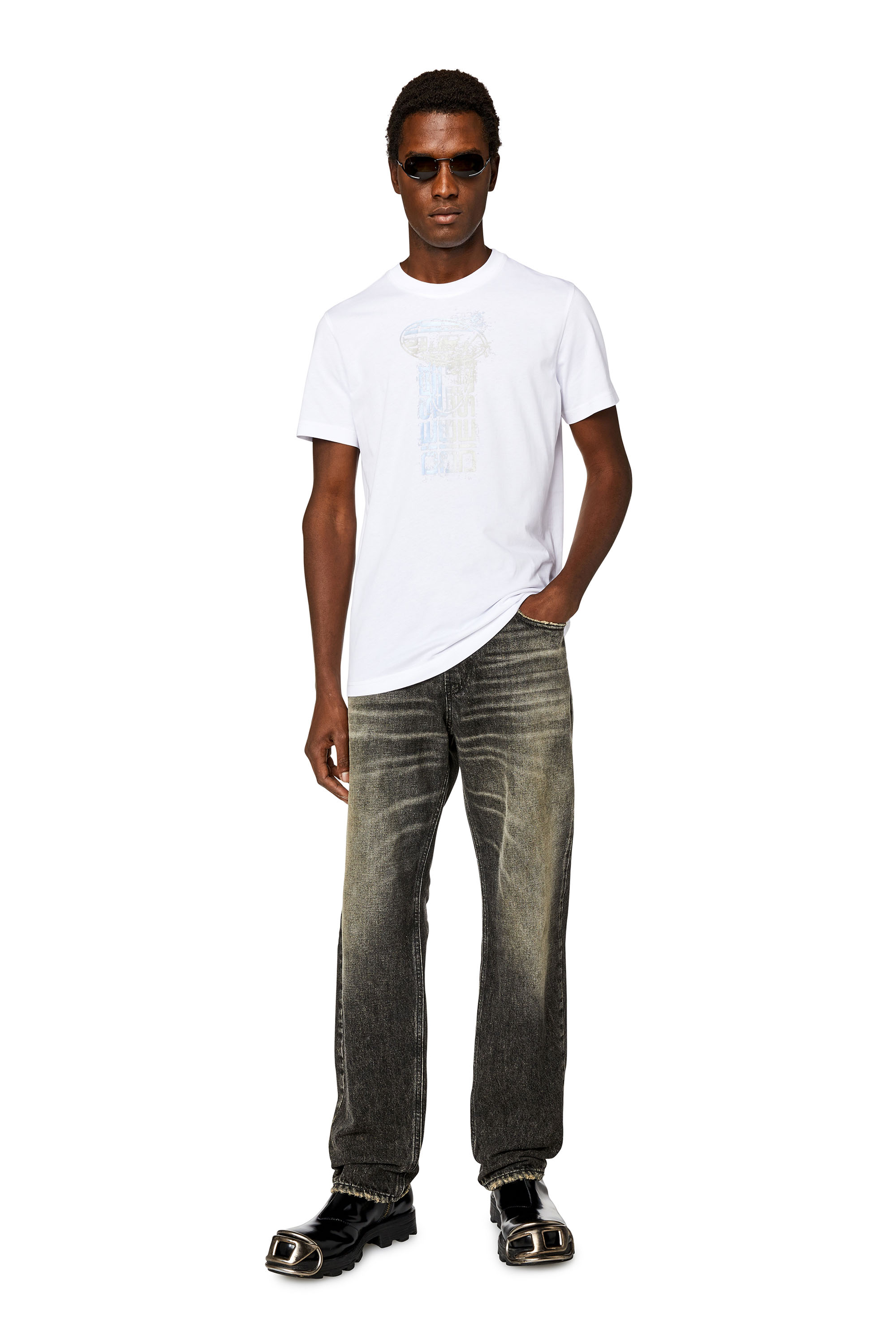 Diesel - T-DIEGOR-K68, Homme T-shirt avec logos métallisés in Blanc - Image 2