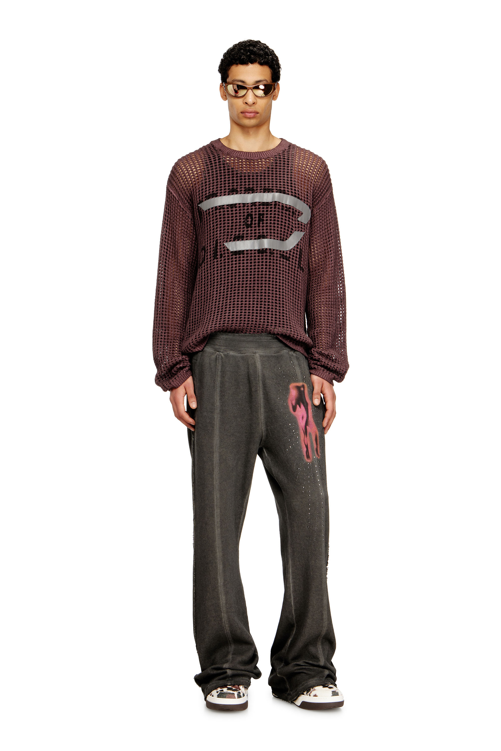 Diesel - P-QUINN, Pantaloni tuta con borchie e stampa grafica Uomo in Grigio - 1
