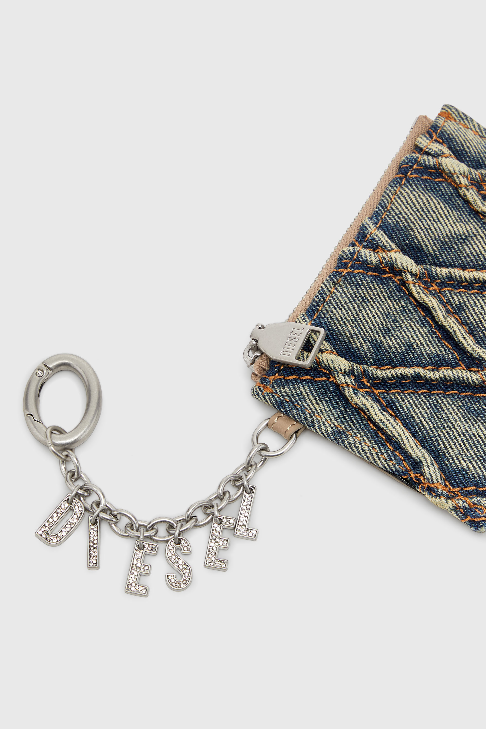 Diesel - CARD HOLDER WITH CHAIN, Porte-cartes en denim matelass&eacute; motif Argyle Femme in Bleu - 4