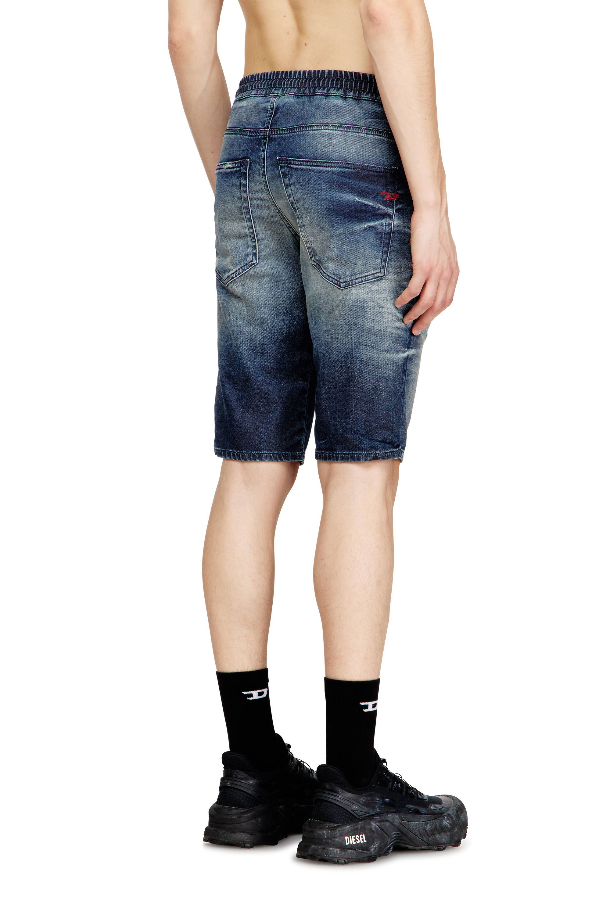 Diesel - 2033 D-KROOLEY-SHORT JOGG, Herren Slim-Fit-Shorts aus behandelten JoggJeans in Blau - 4
