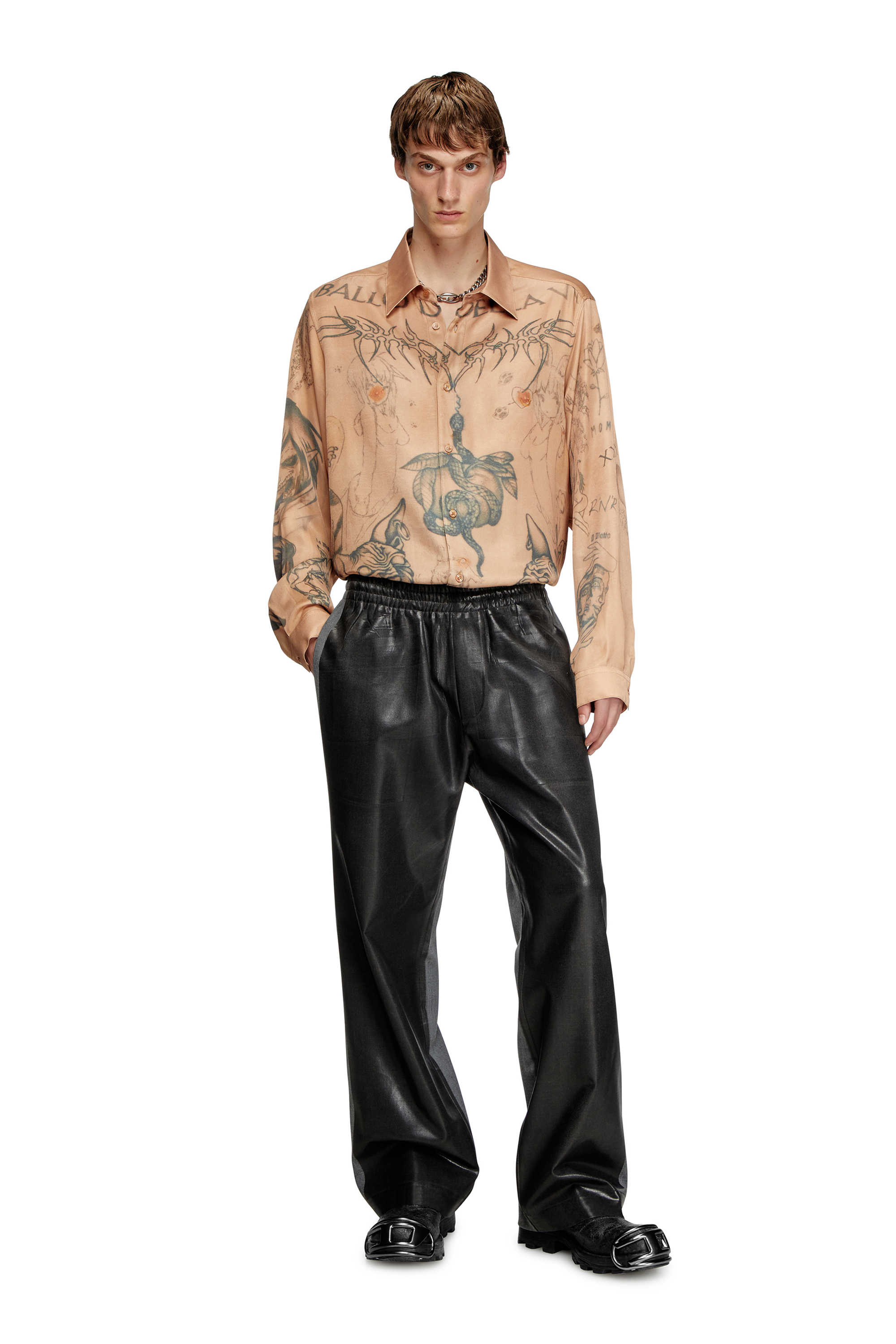 Diesel - S-SIMPLY-TTO-DD, Unisex Fließendes Shirt aus Satin mit Tattoo-Print in Beige - 2