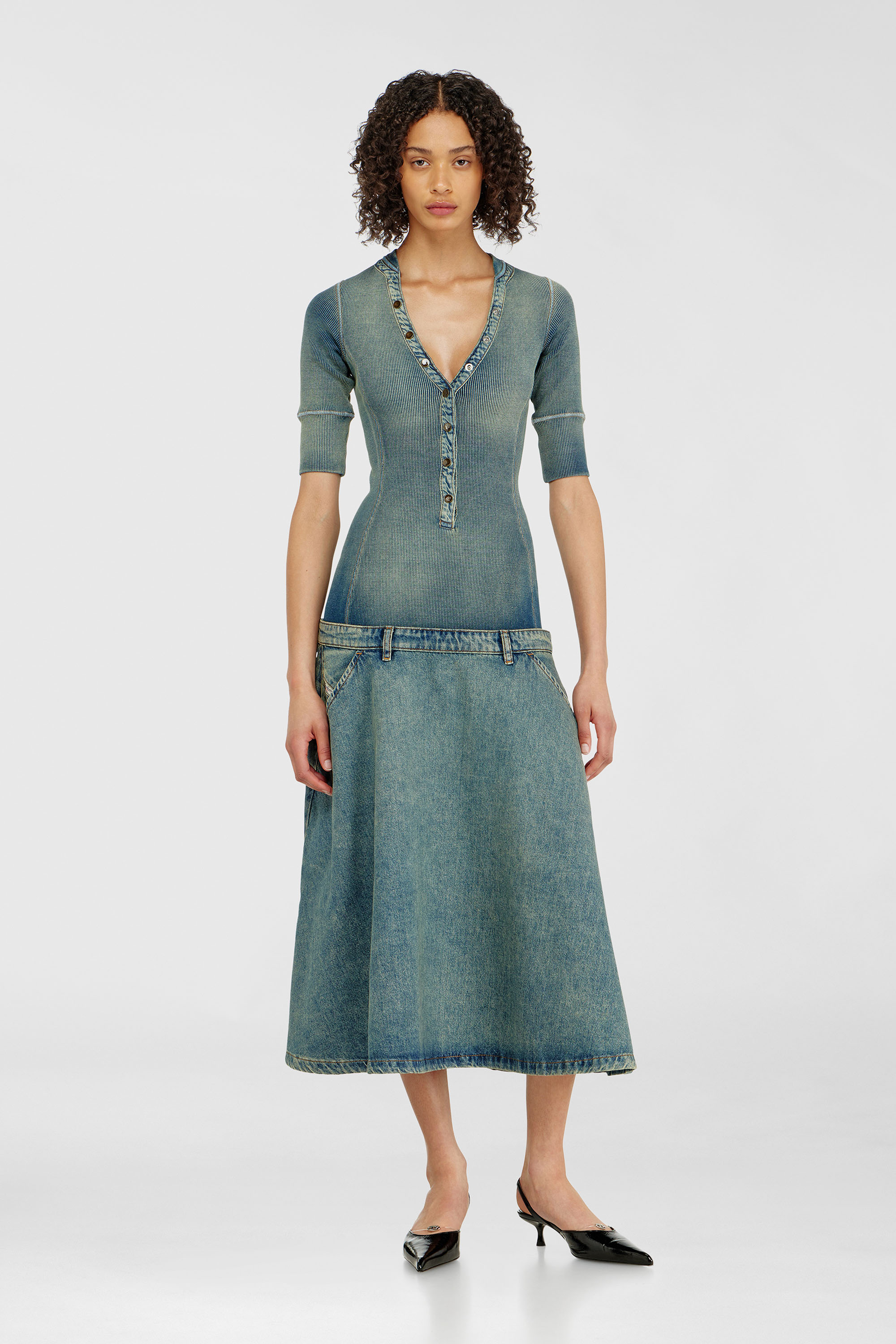 Diesel - DE-ANIM-S, Robe midi &agrave; taille basse en maille et denim Femme in Bleu - 1