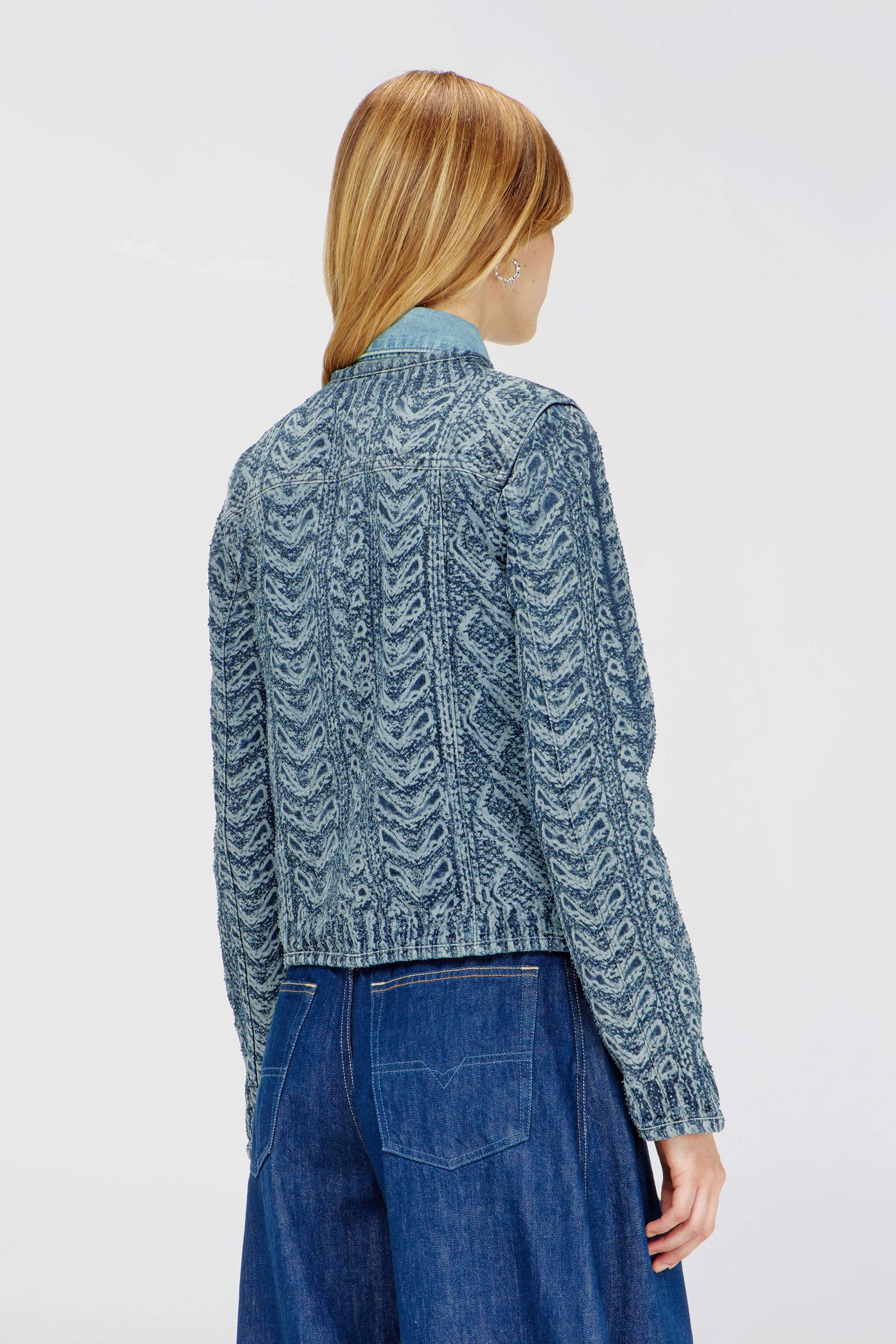 Diesel - DE-GRAFY-S2, Veste sans col en denim effet maille torsad&eacute;e Femme in Bleu - 4