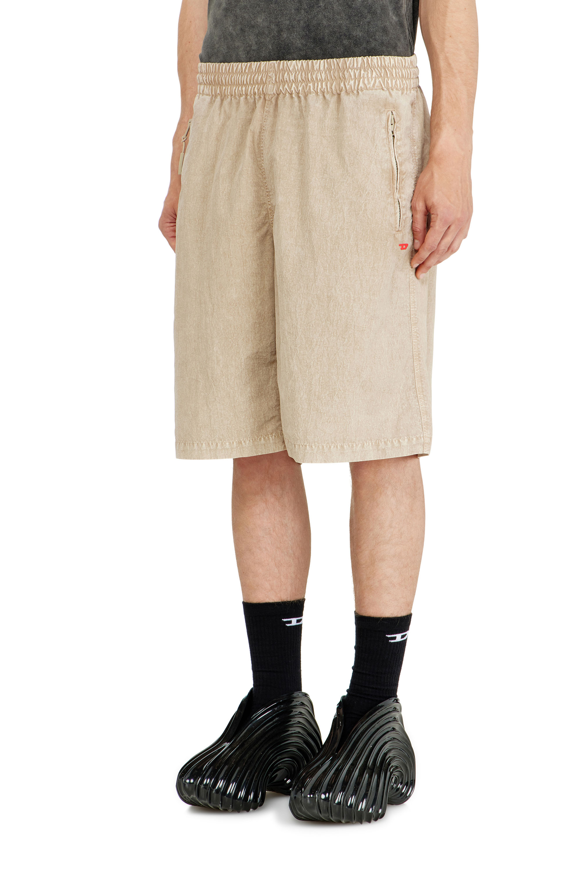 Diesel - P-THECK-SHORT-PLBH, Pantaloni corti in nylon lavorato Uomo in Beige - 2