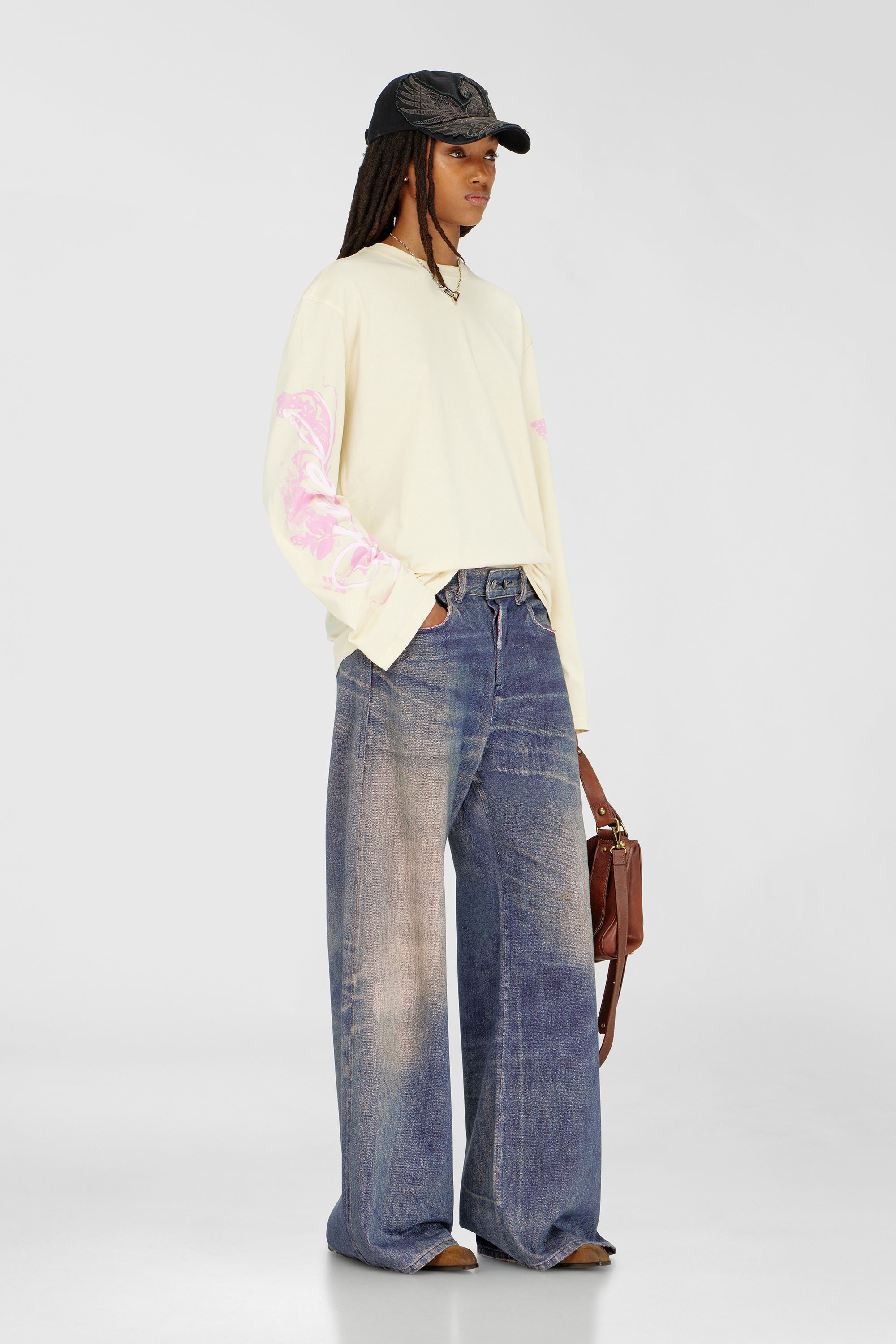 Diesel - T-HILARY-LS-AA3, T-shirt a manica lunga con stampe grafiche e cristalli Donna in Giallo - 2