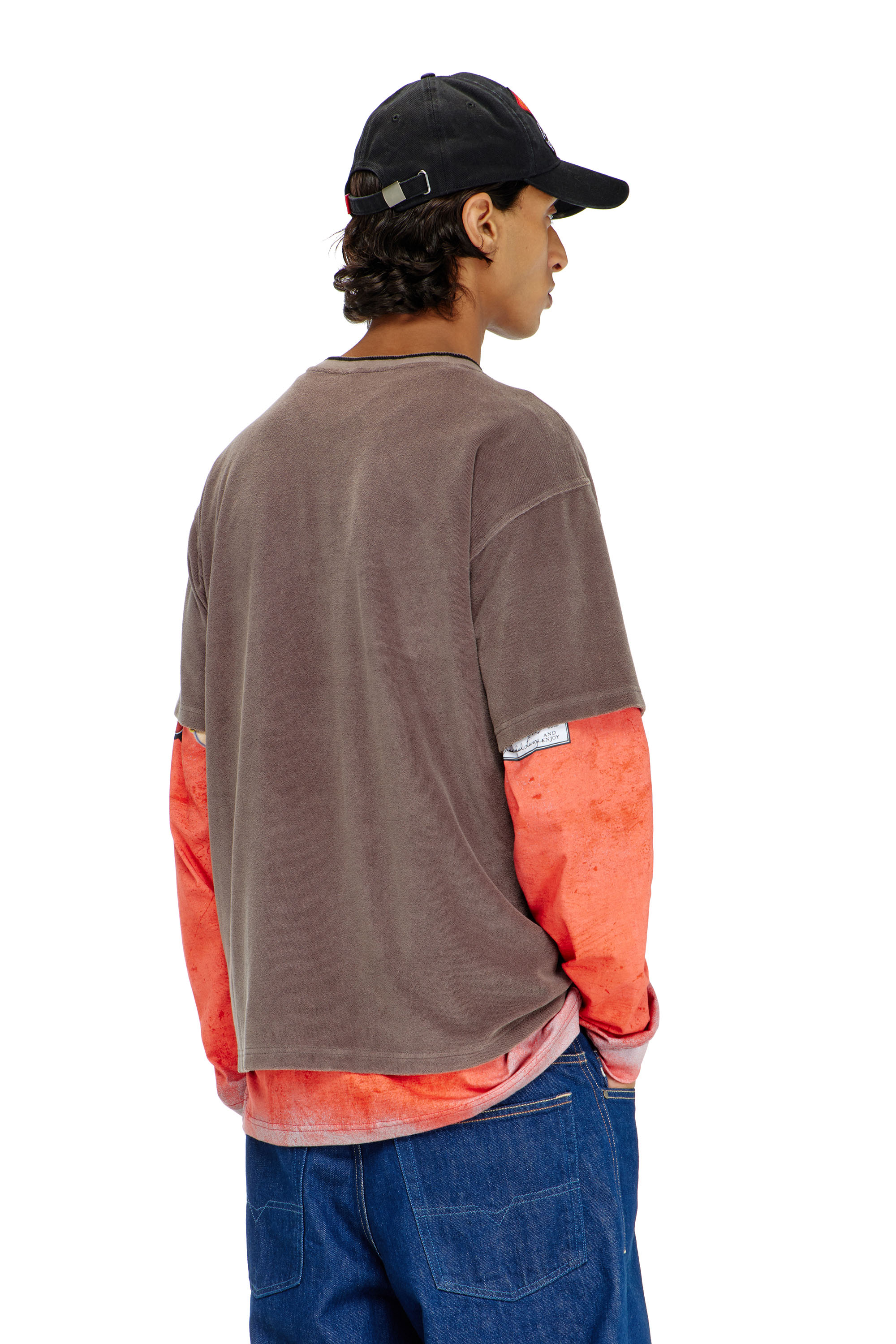 Diesel - T-SPONGY, T-shirt in ciniglia con patch a scudo Uomo in Marrone - 4