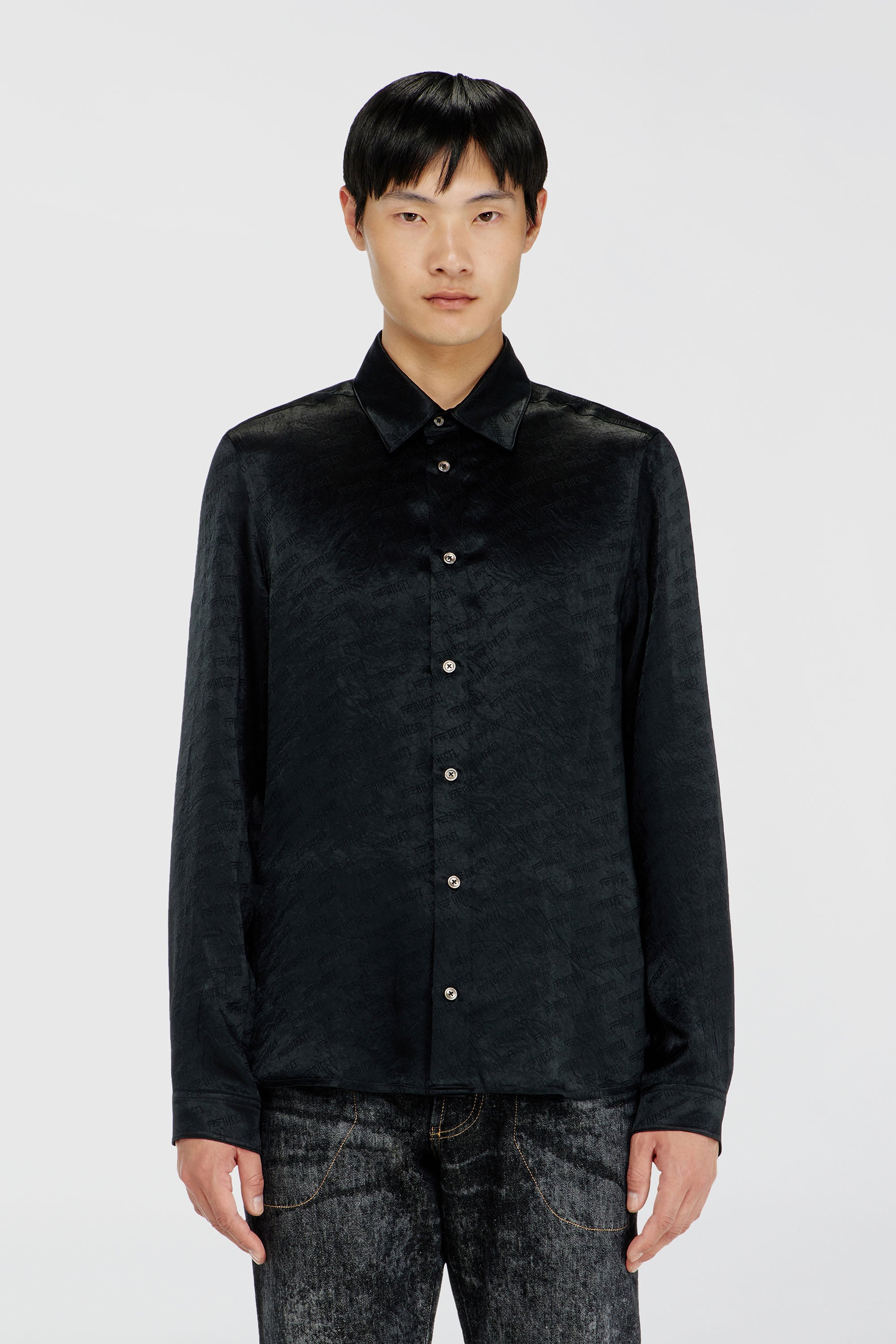 Diesel - S-KINNY-EFBZ, Camicia in raso crinkle jacquard con logo Uomo in Nero - 1
