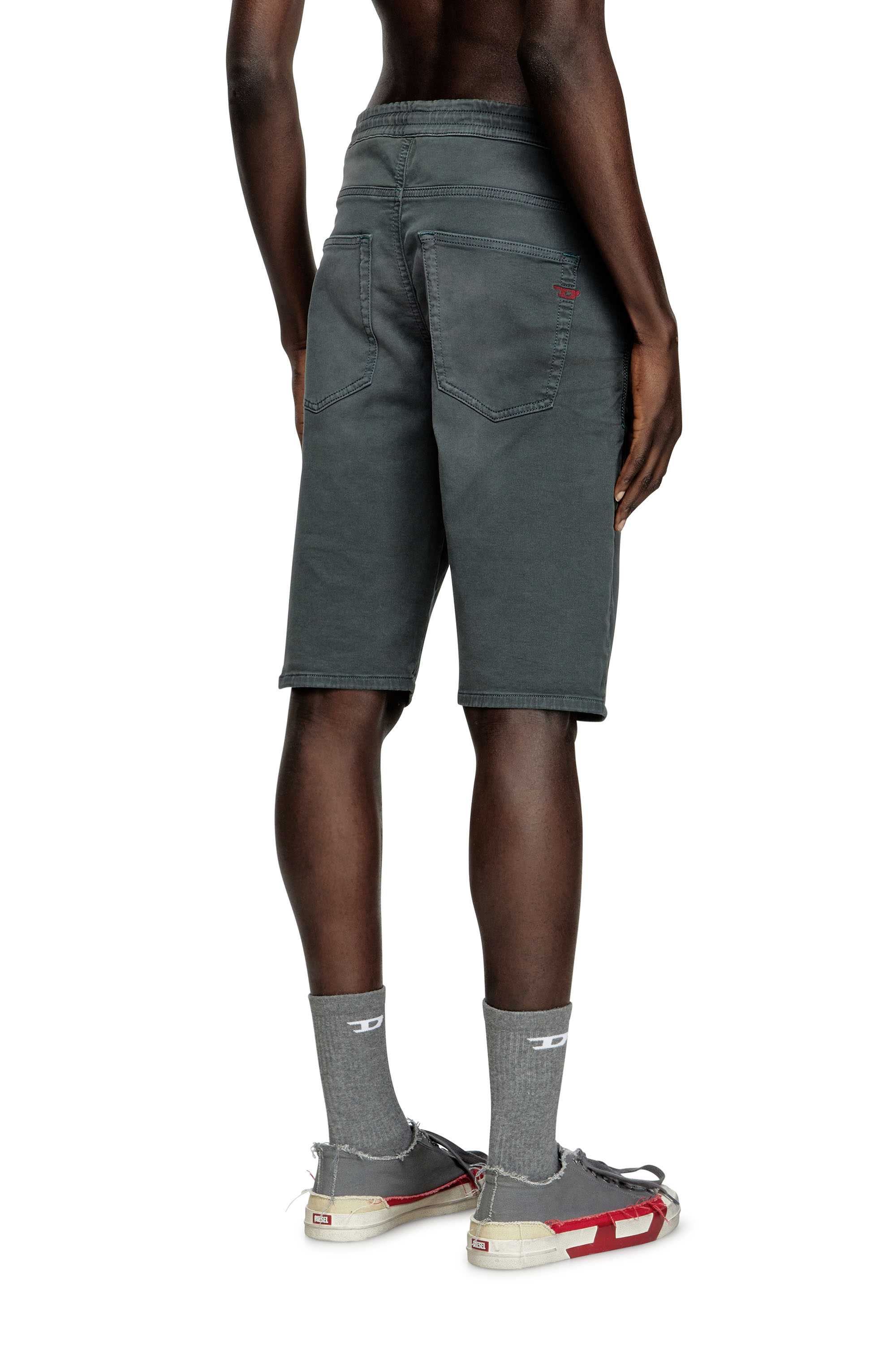 Diesel - 2033 D-KROOLEY-SHORT JOGG, Short chino en JoggJeans Homme in Gris - 4