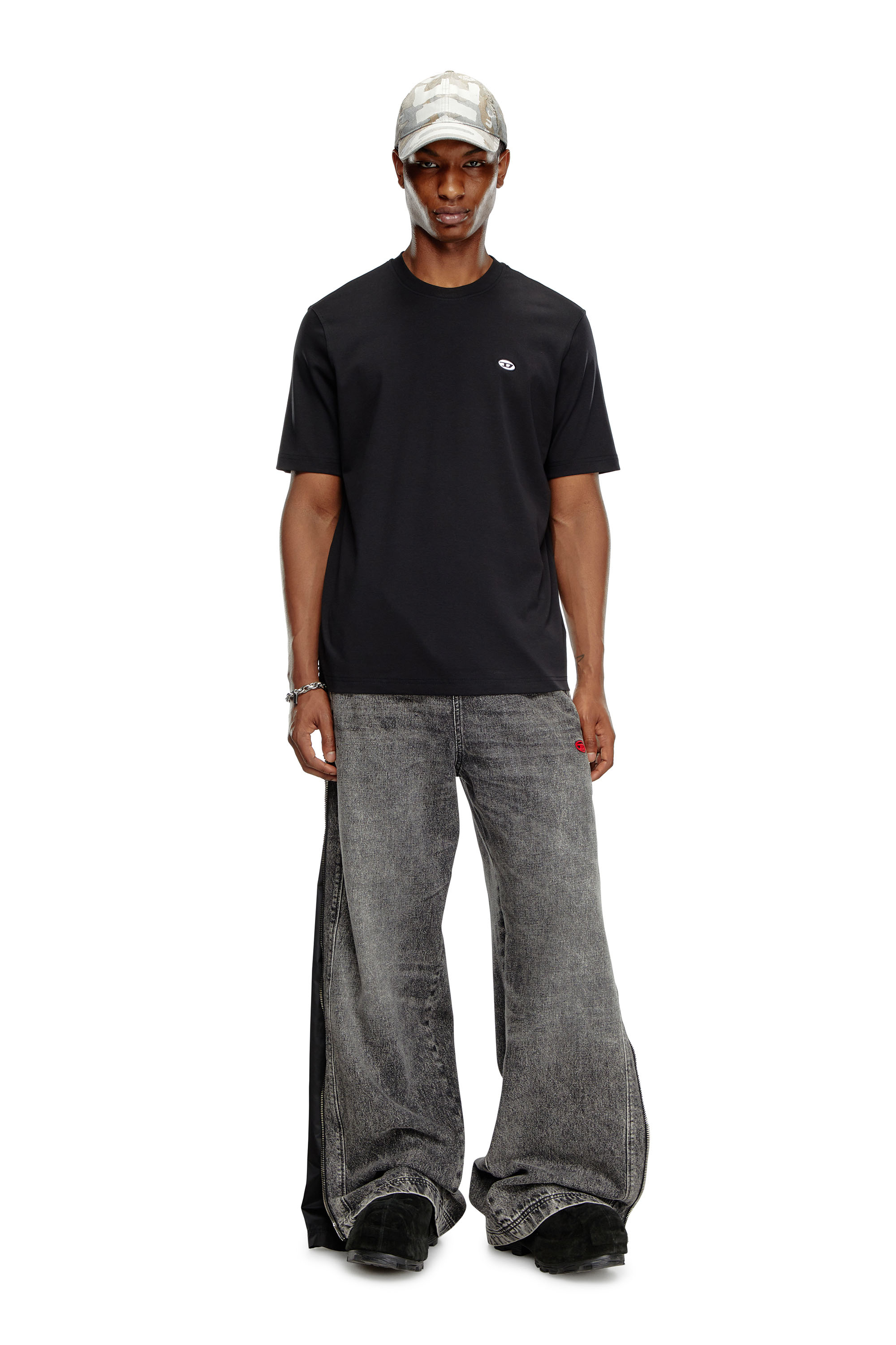 Diesel - T-ADJUST-DOVAL-PJ, Herren T-Shirt mit oval D-Patch in Schwarz - 1