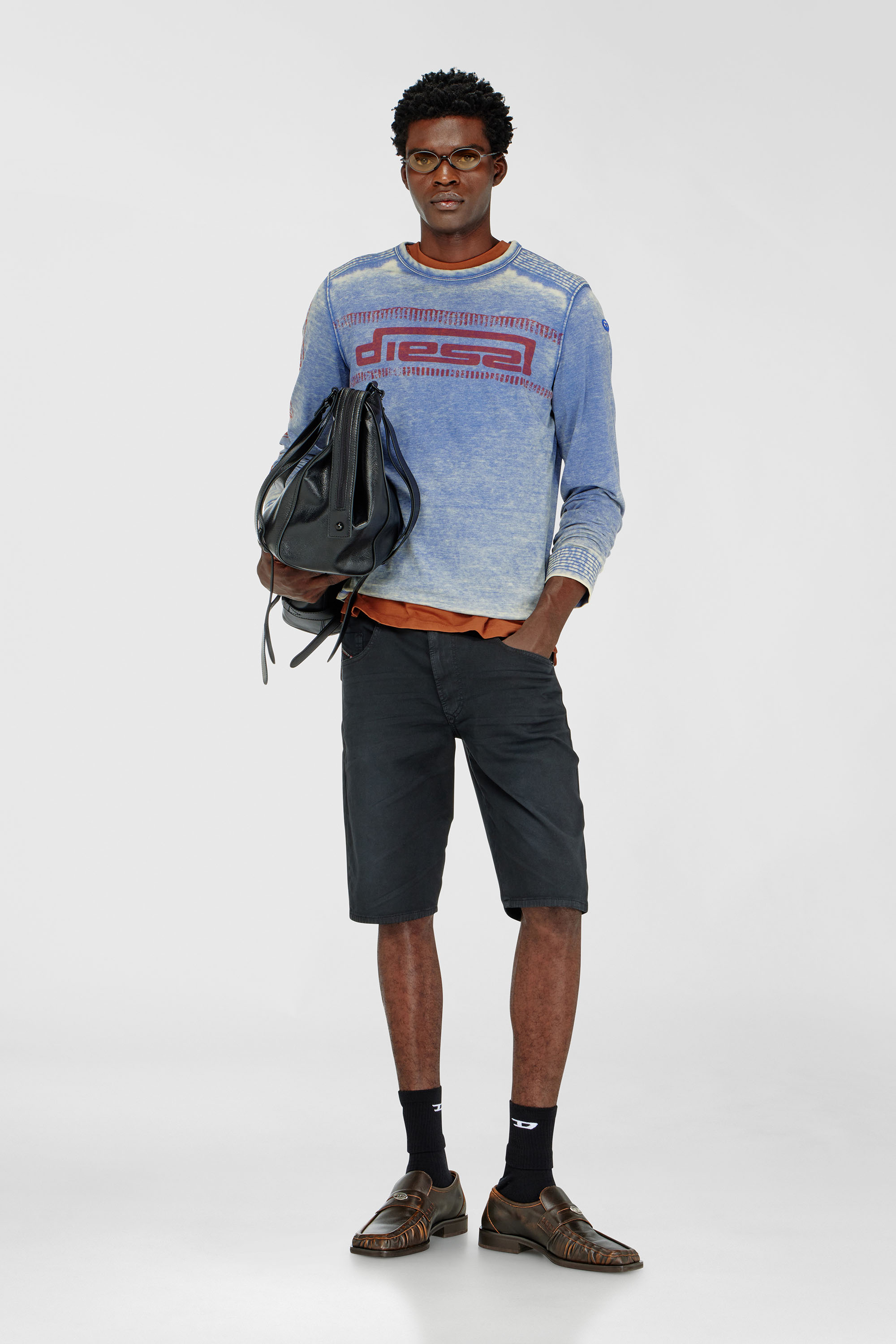 Diesel - 2033 D-KROOLEY-SHORT JOGG, Short chino en JoggJeans Homme in Noir - 1