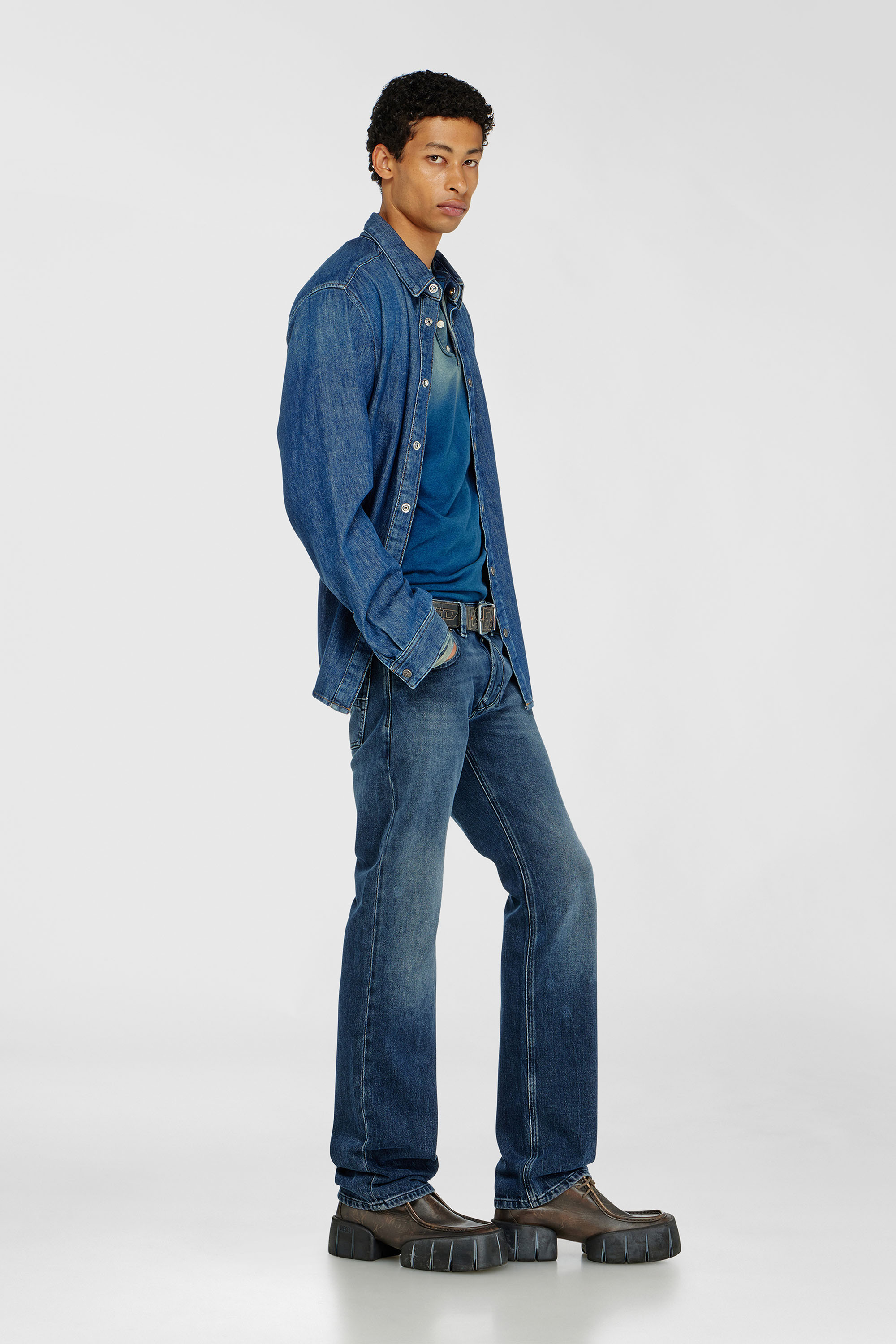 Diesel - Regular Jeans 1985 Larkee 0KBBM Uomo, Blu Scuro - Image 2