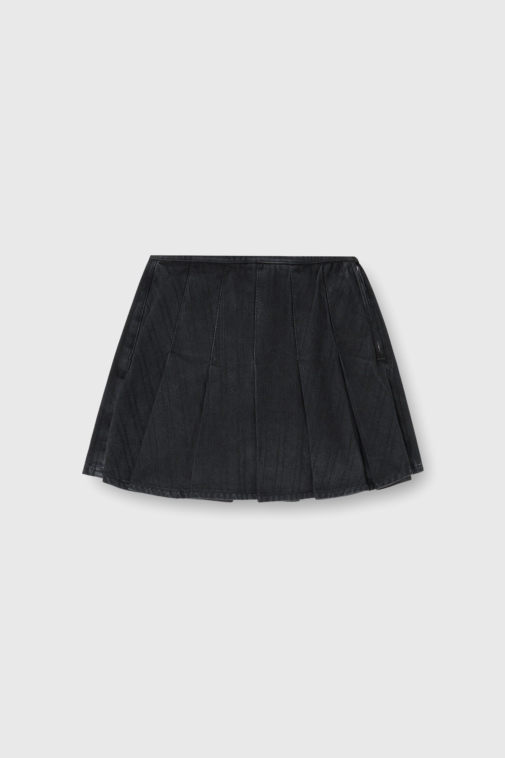 Diesel - DE-SHERO, Woman's Pleated skort in pinstriped denim in Black - 2
