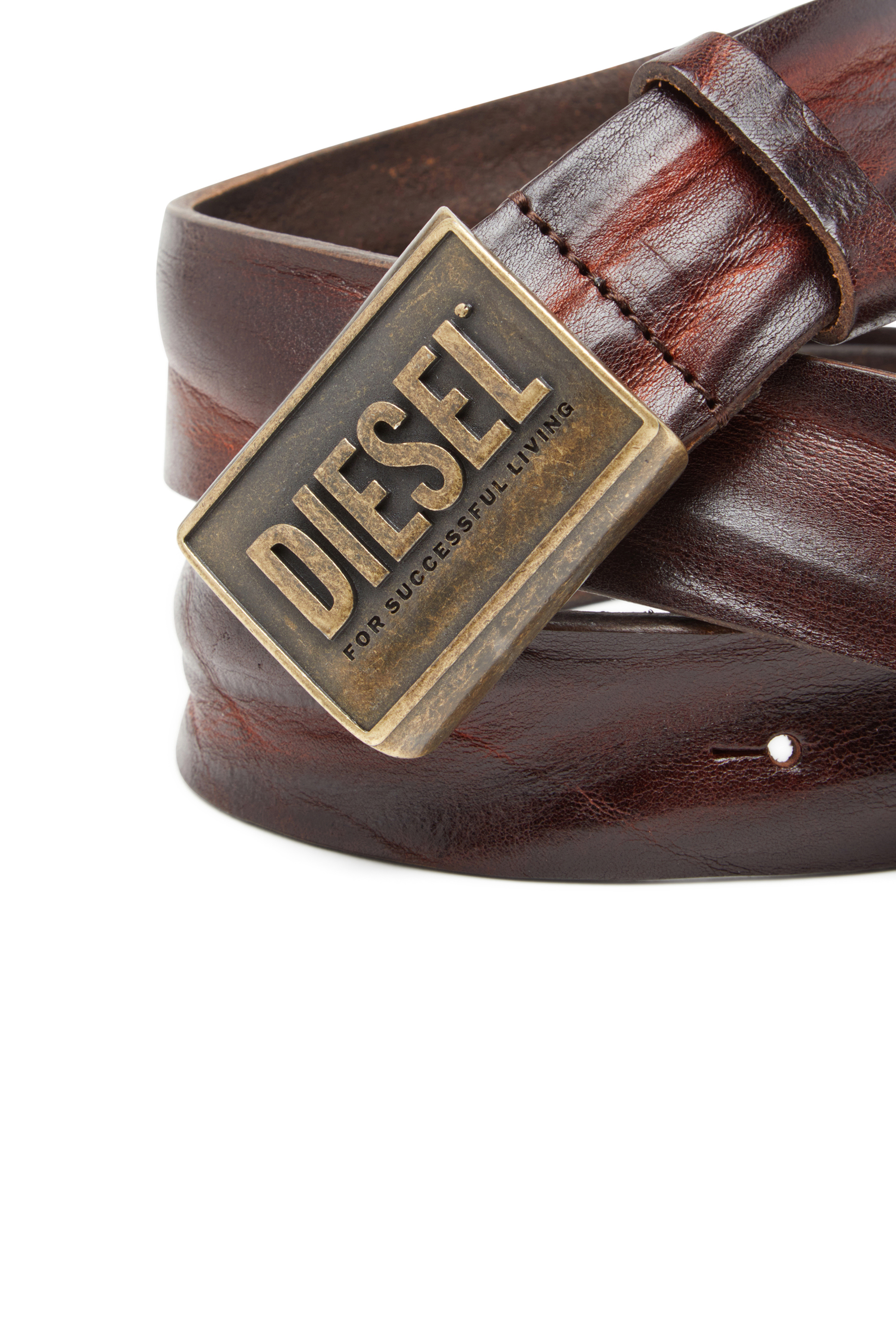 Diesel - B-METAL BISCOTTO, Ceinture en cuir 4 cm avec plaque logo Homme in Marron - 3