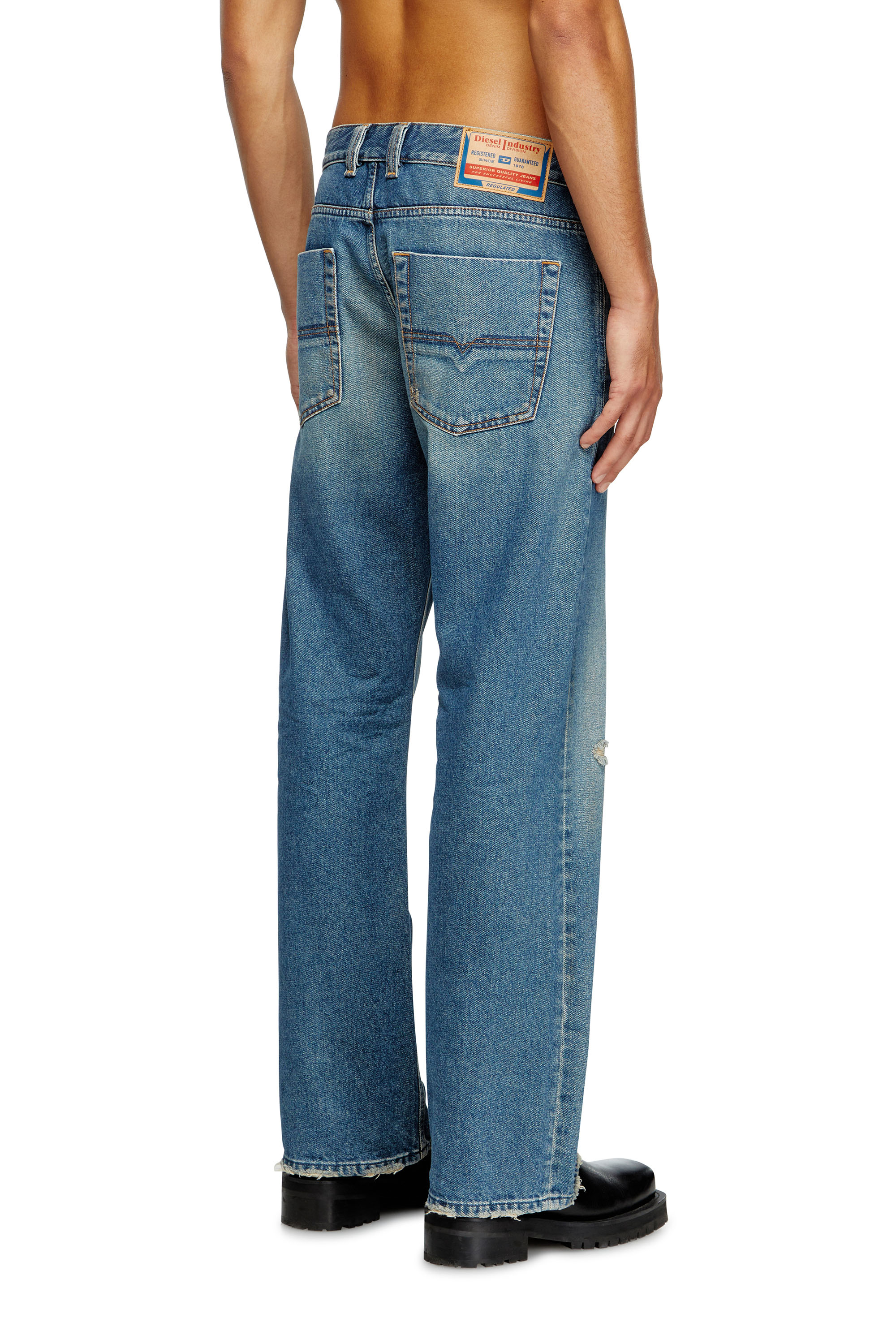 Diesel - Relaxed Jeans 1980 D-Eeper 09J79 Uomo, Blu medio - Image 4