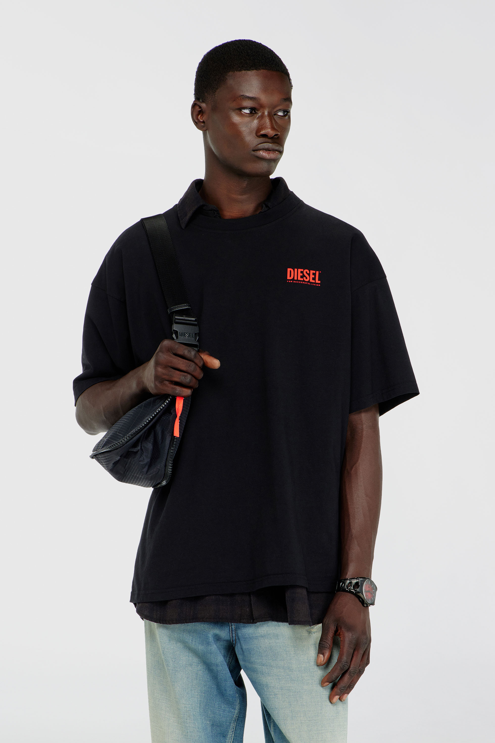 Diesel - T-BOXT-BISK, T-shirt en coton avec imprim&eacute; Diesel Biscotto Homme in Noir - 3