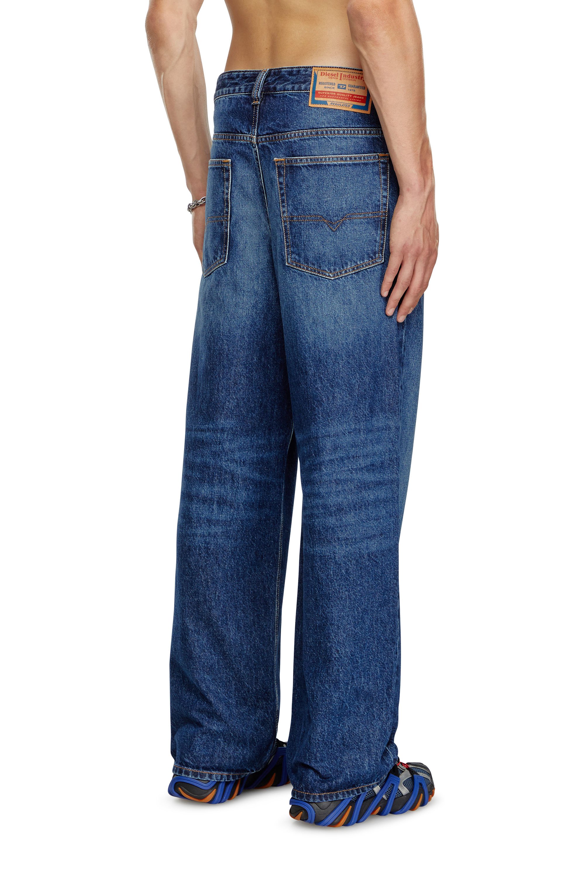 Diesel - Herren Straight Jeans 2001 D-Macro 09I27, Mittelblau - Image 4