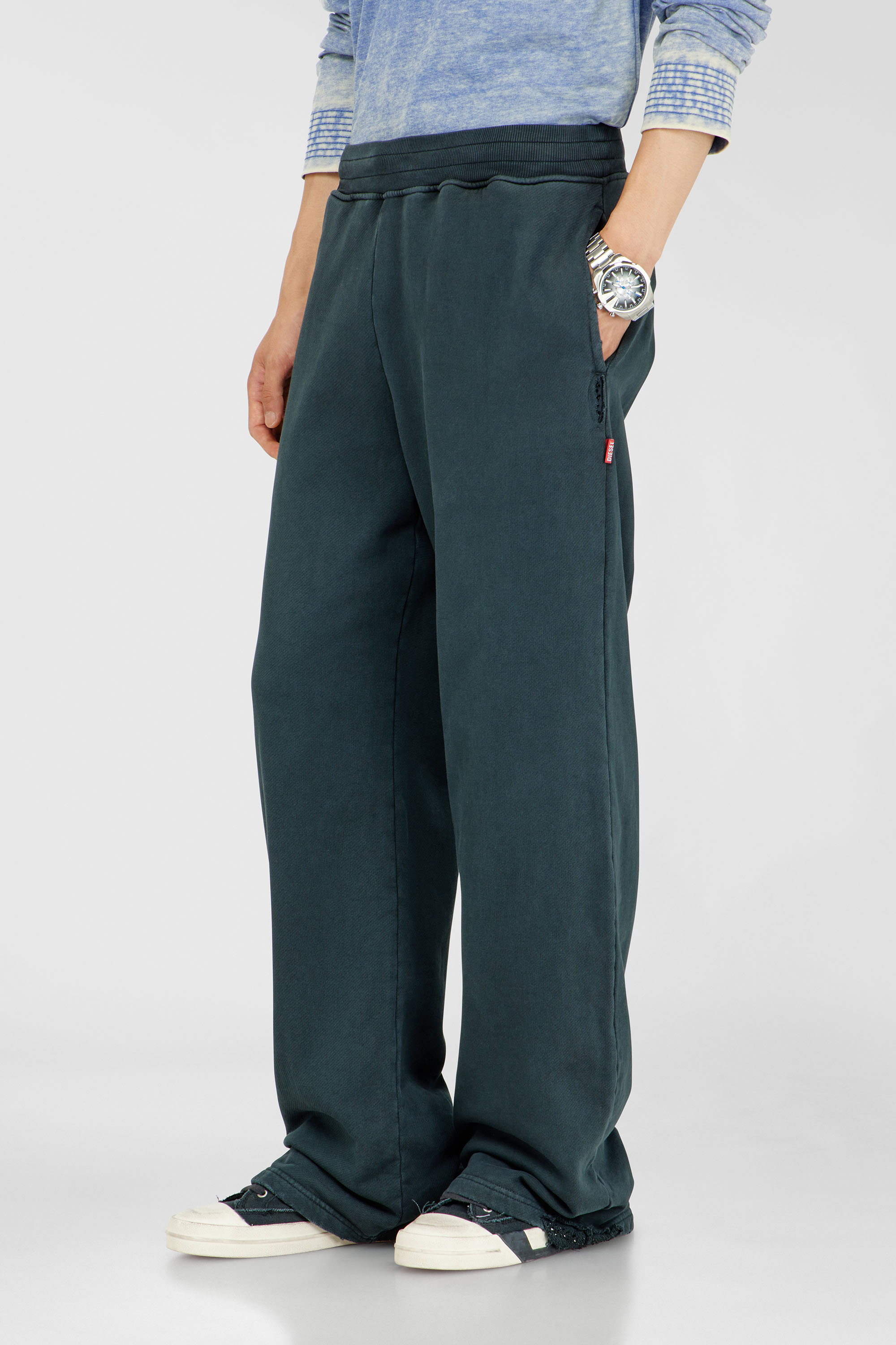 Diesel - P-MARTAINS-CRYSTALS, Herren Verwaschene Sweatpants mit Kristalldetails in Dunkelgr&uuml;n - 1