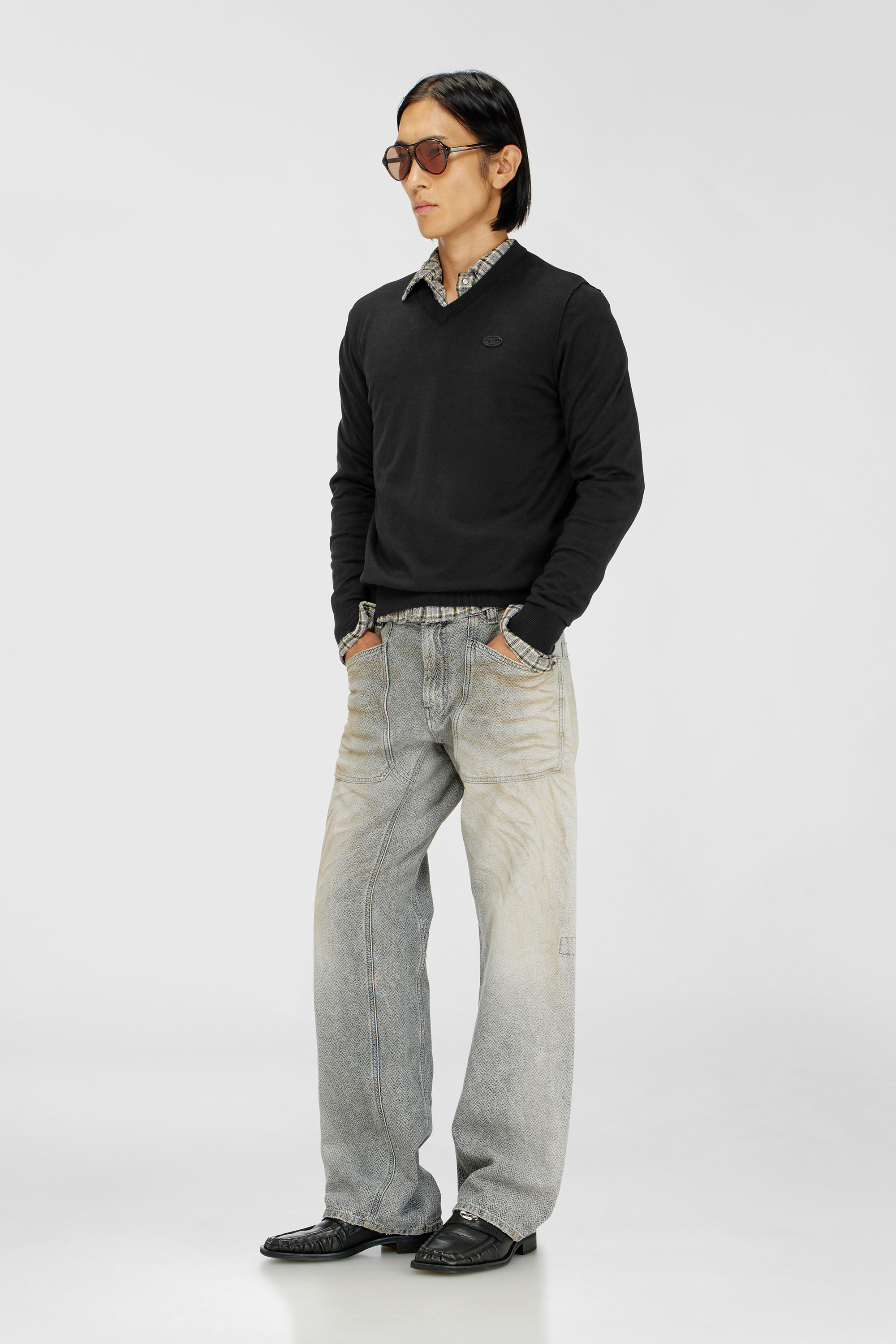 Diesel - K-FREEX-VNECK-TAG-T92, Pull en coton &agrave; col V avec logo Oval D ton sur ton Homme in Noir - 2
