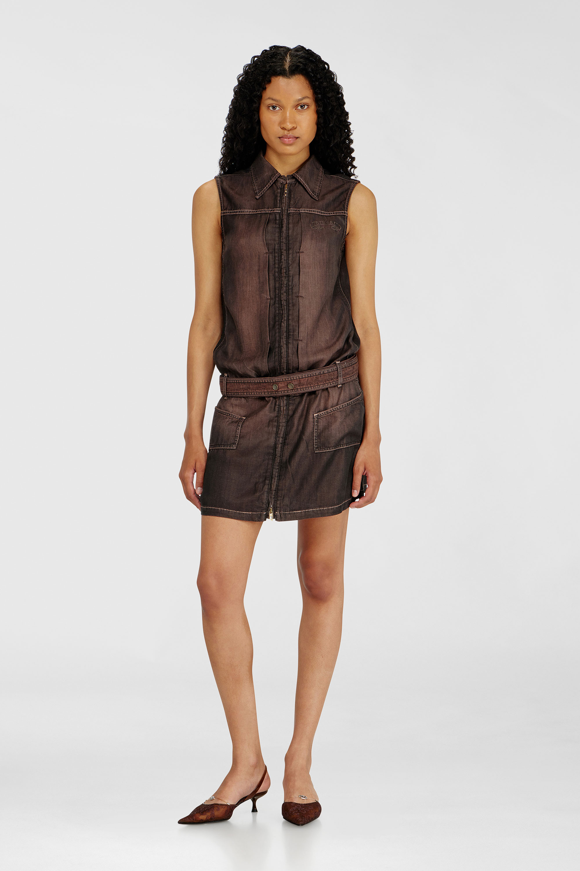 Diesel - DE-EDROS-S, Robe courte en denim enduit fluide Femme in Marron - 1