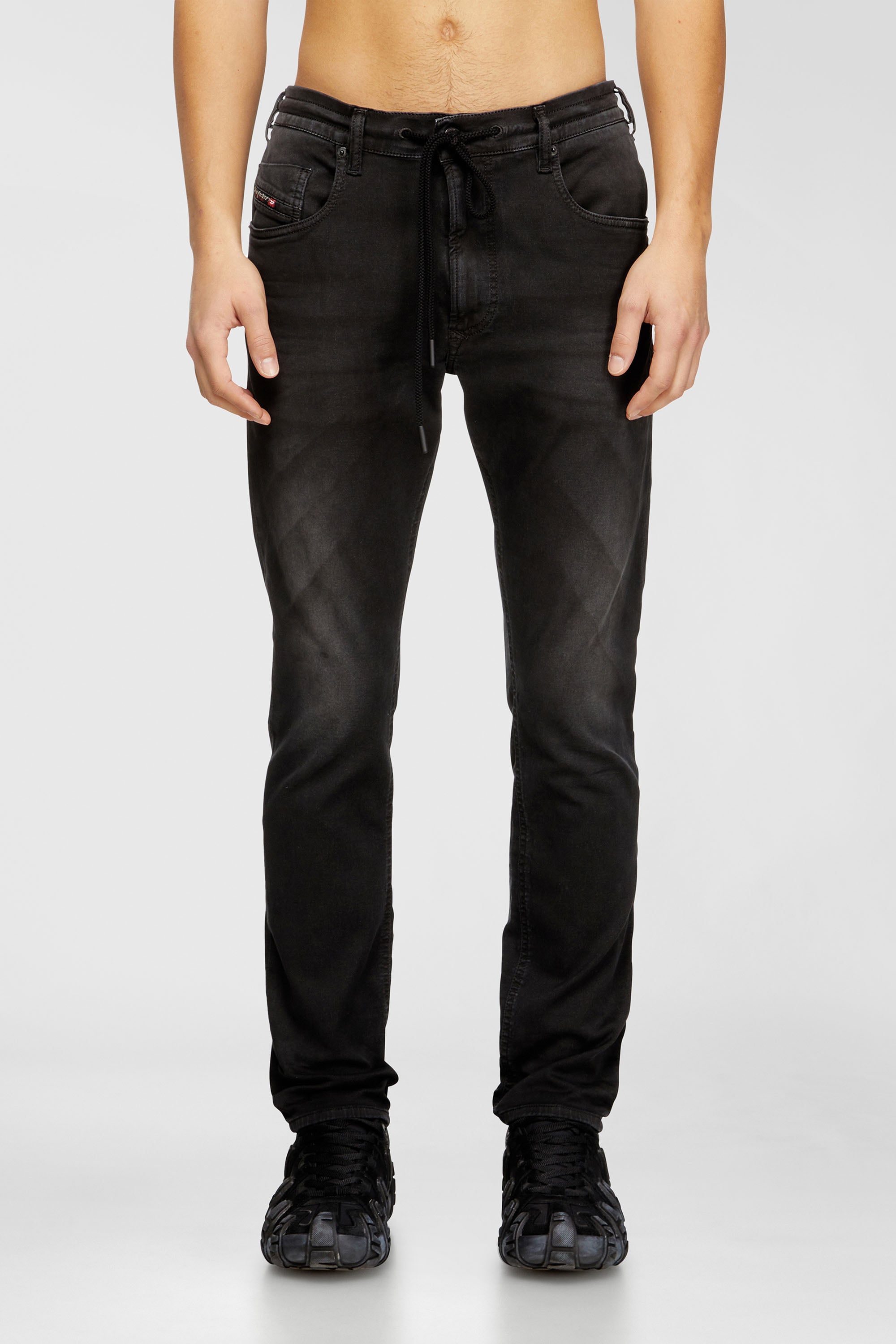 Diesel - Regular 2032 D-Krooley Joggjeans&reg; 0670M Uomo, Nero - Image 1