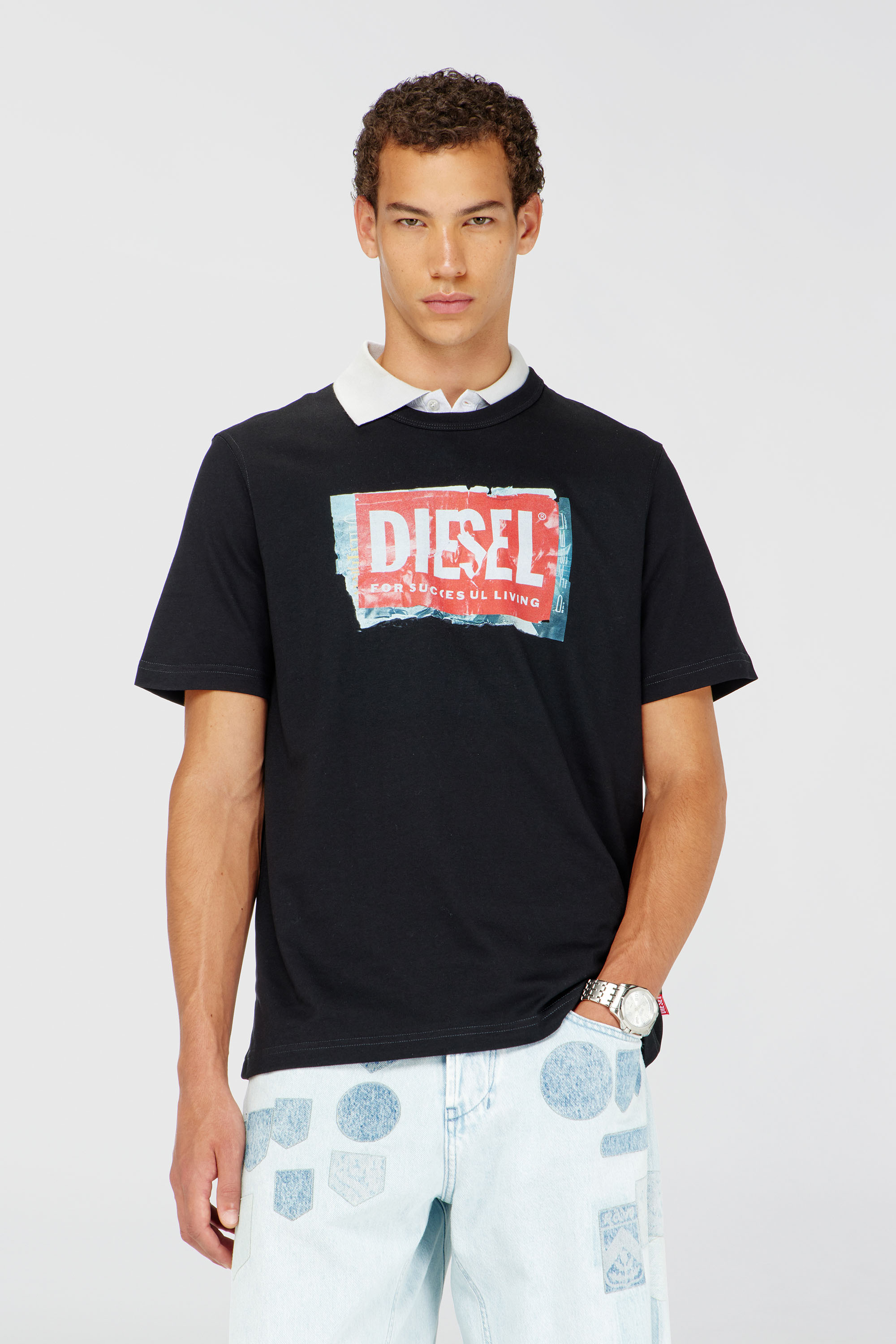 Diesel - T-ADJUST-Q6, T-shirt con logo effetto stropicciato Uomo in Nero - 1