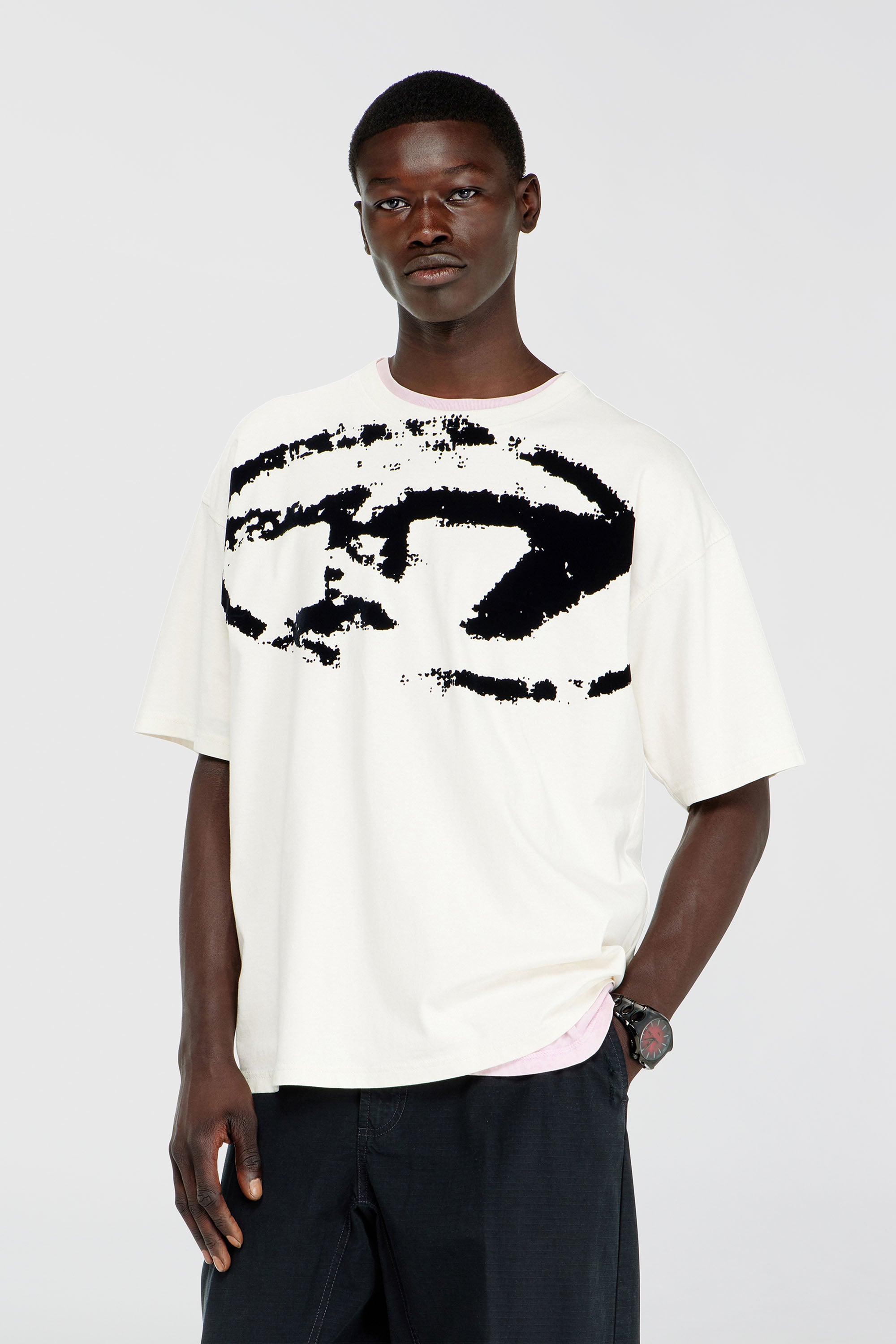 Diesel - T-BOXT-N14, T-shirt con stampa distressed floccata Uomo in Bianco - 1