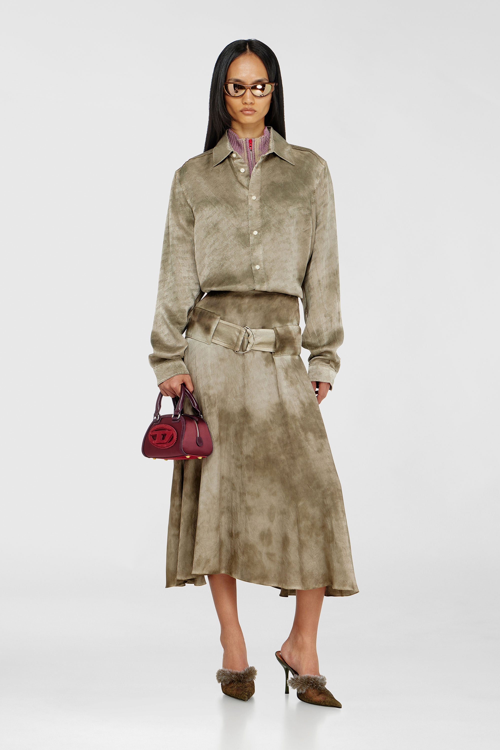 Diesel - O-DYLE, Jupe midi ceintur&eacute;e en satin jacquard logo Femme in Marron - 1