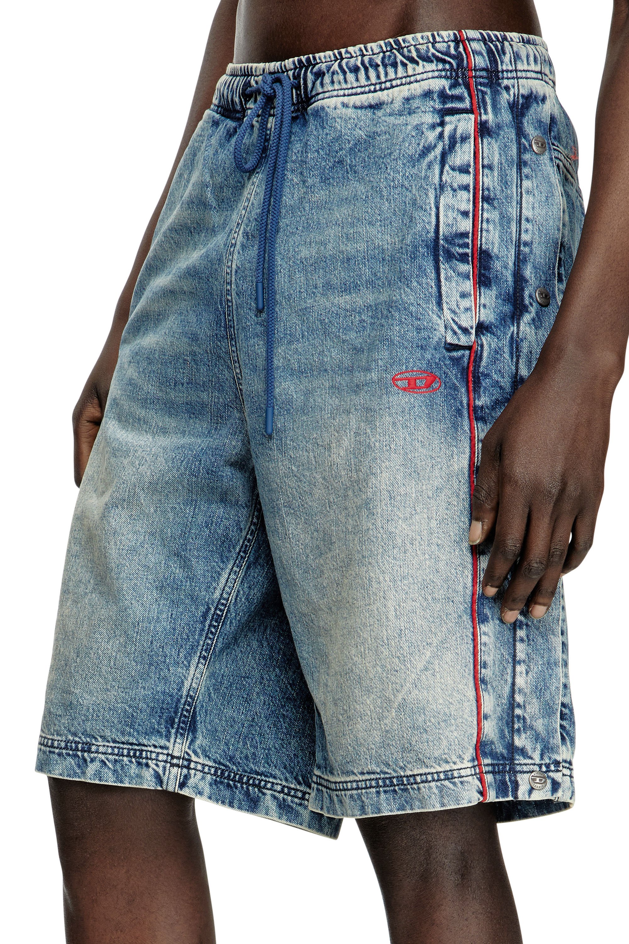 Diesel - D-AXFOR-SHORT-S, Unisex Shorts aus Denim mit roten Paspeln in Mittelblau - 5