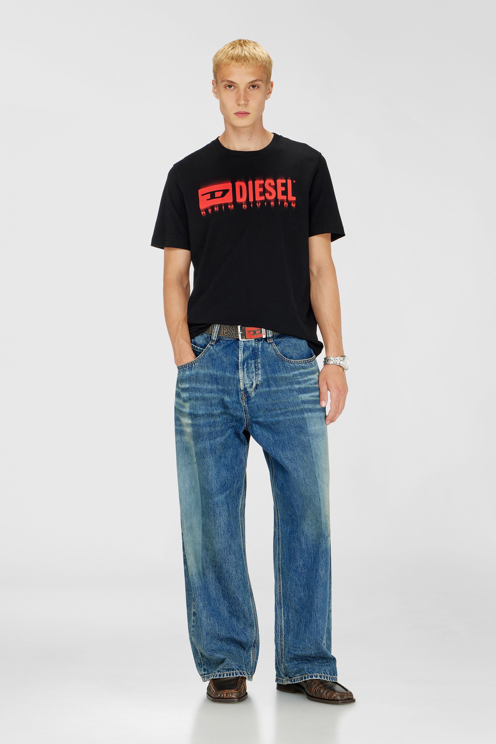 Diesel - T-ADJUST-Q7, T-shirt avec logo Diesel effet flou Homme in Noir - 2