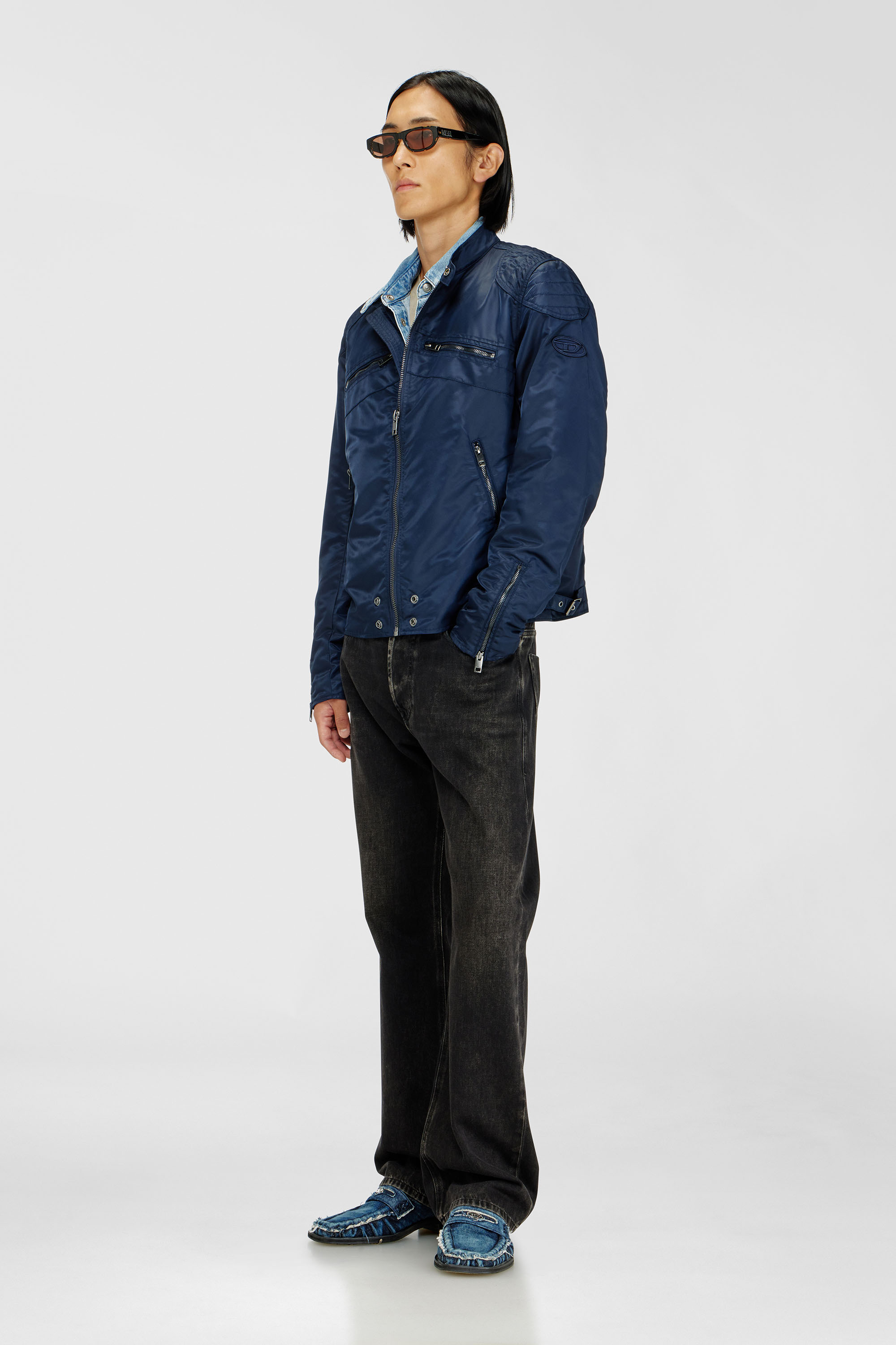 Diesel - J-GLORY-T92, Veste en nylon avec &eacute;paules matelass&eacute;es et poches zipp&eacute;es Homme in Bleu - 2