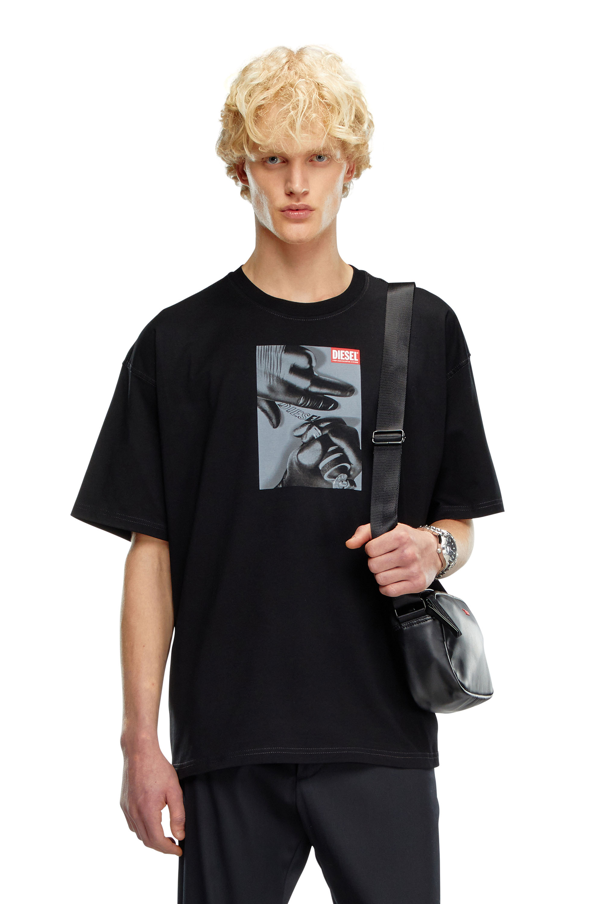 Diesel - T-BOXT-K4, Uomo T-shirt con stampa guanto tattoo in Nero - Image 1