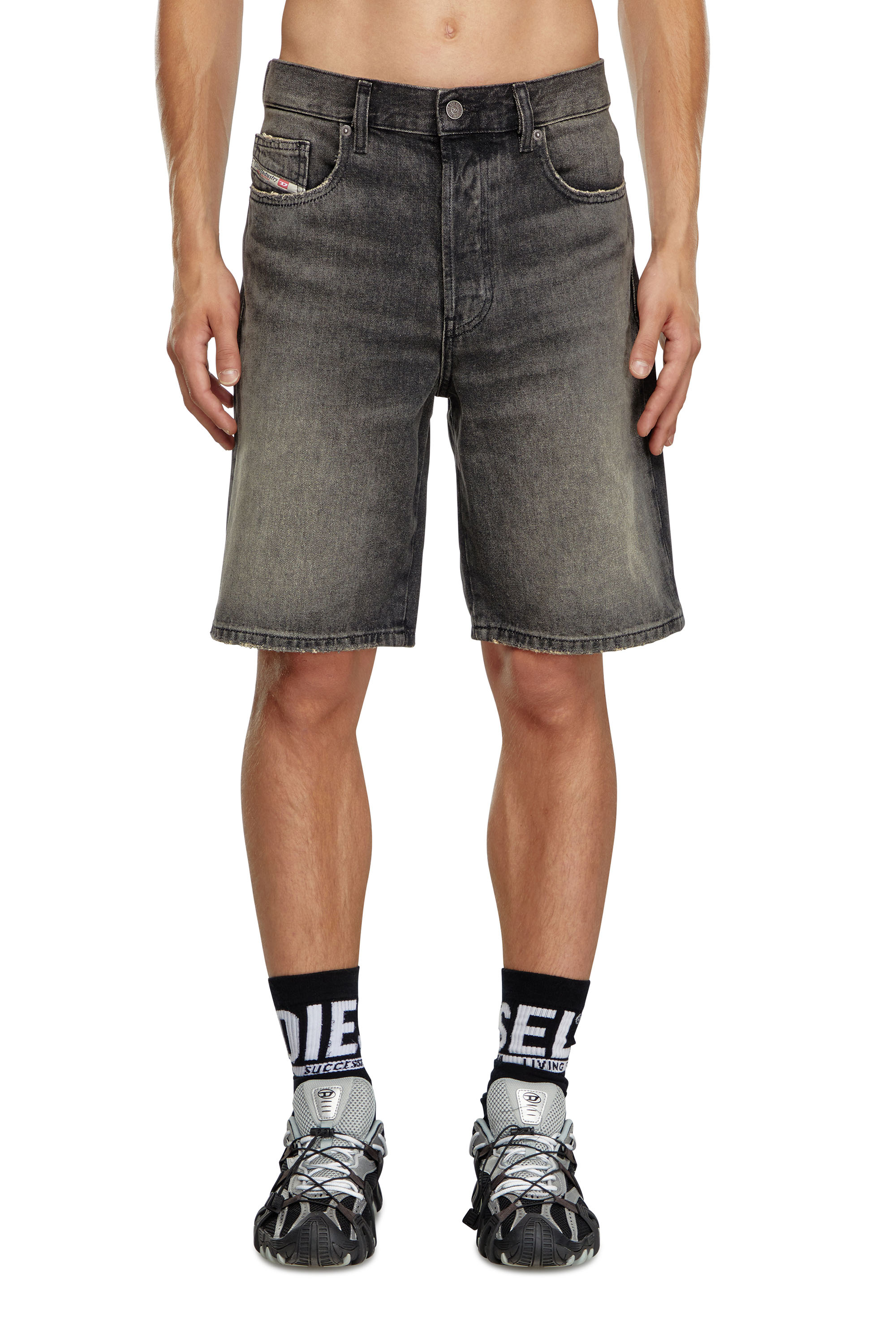 Diesel - REGULAR-SHORT, Uomo Shorts in denim in Nero - Image 1