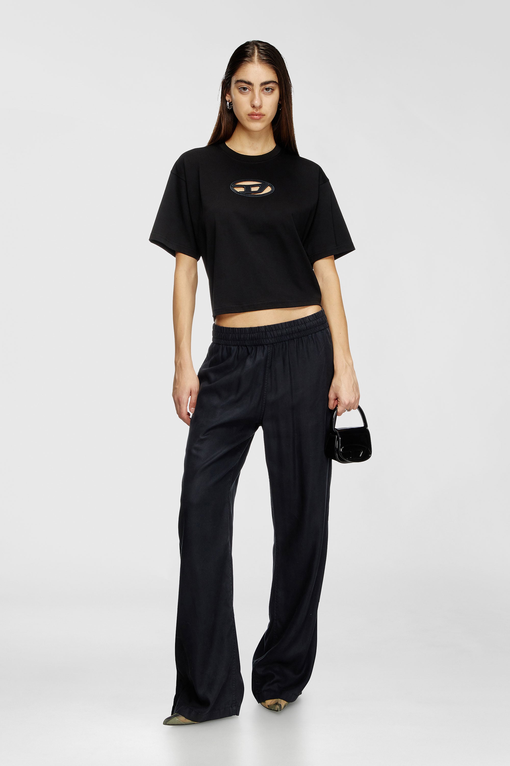 Diesel - T-BUXT-CROP-OD, T-shirt boxy con Oval D cut-out Donna in Nero - 2
