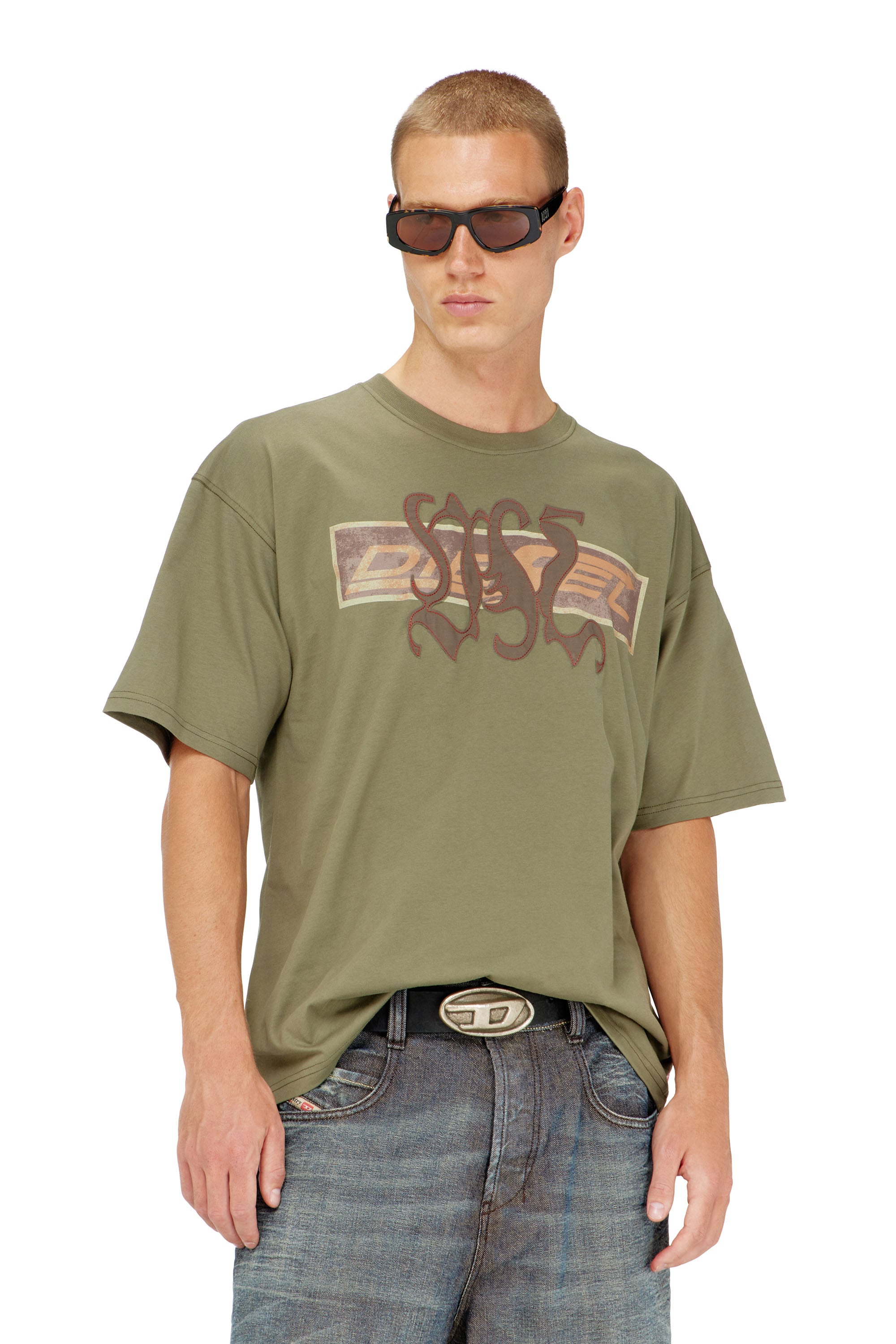 Diesel - T-BOXT-AA17, T-shirt avec imprim&eacute; graphique et patchs Homme in Vert - 1