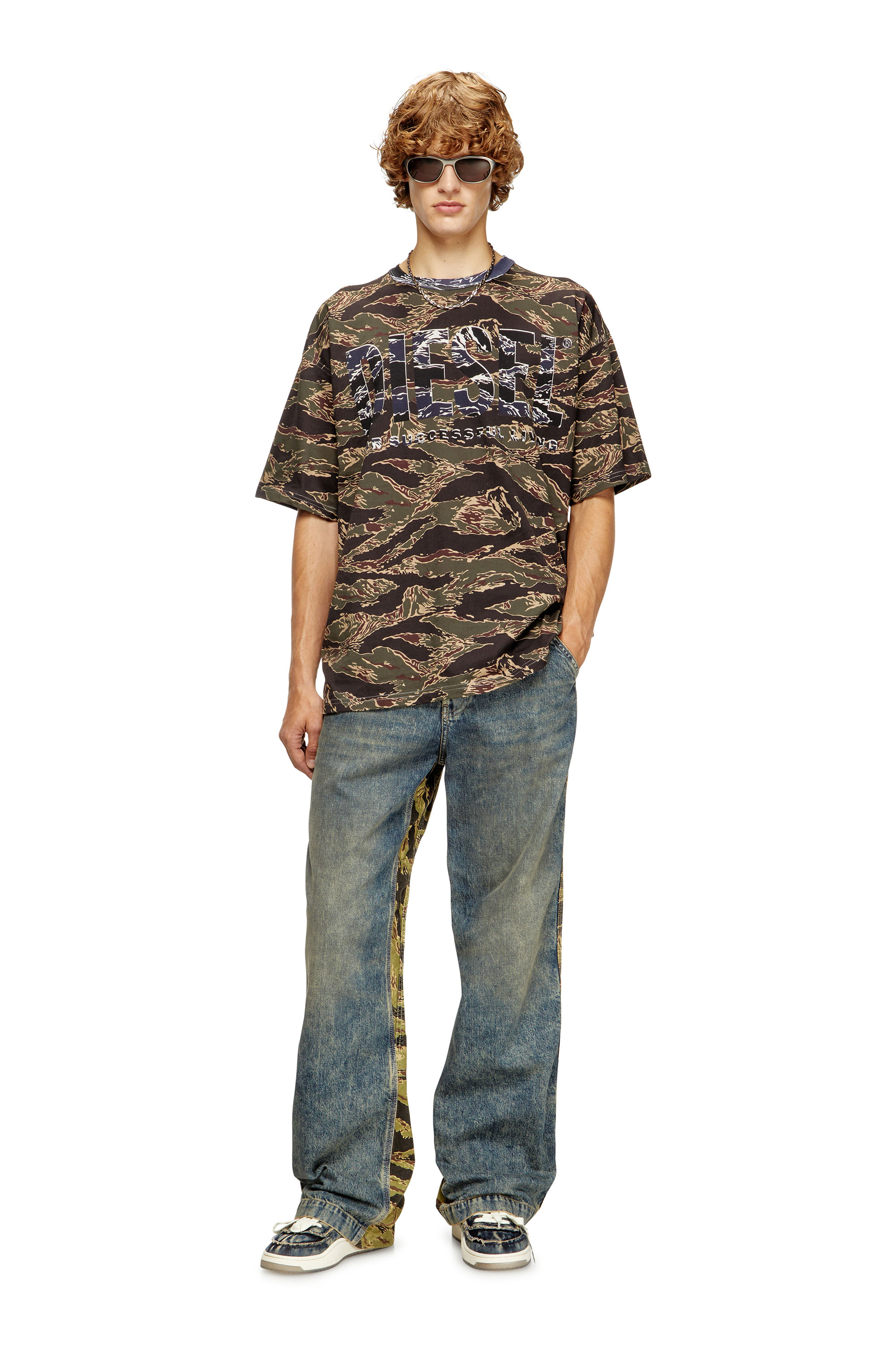 Diesel - T-BOXT-T22, T-shirt con motivo e logo camouflage Uomo in Verde - 1
