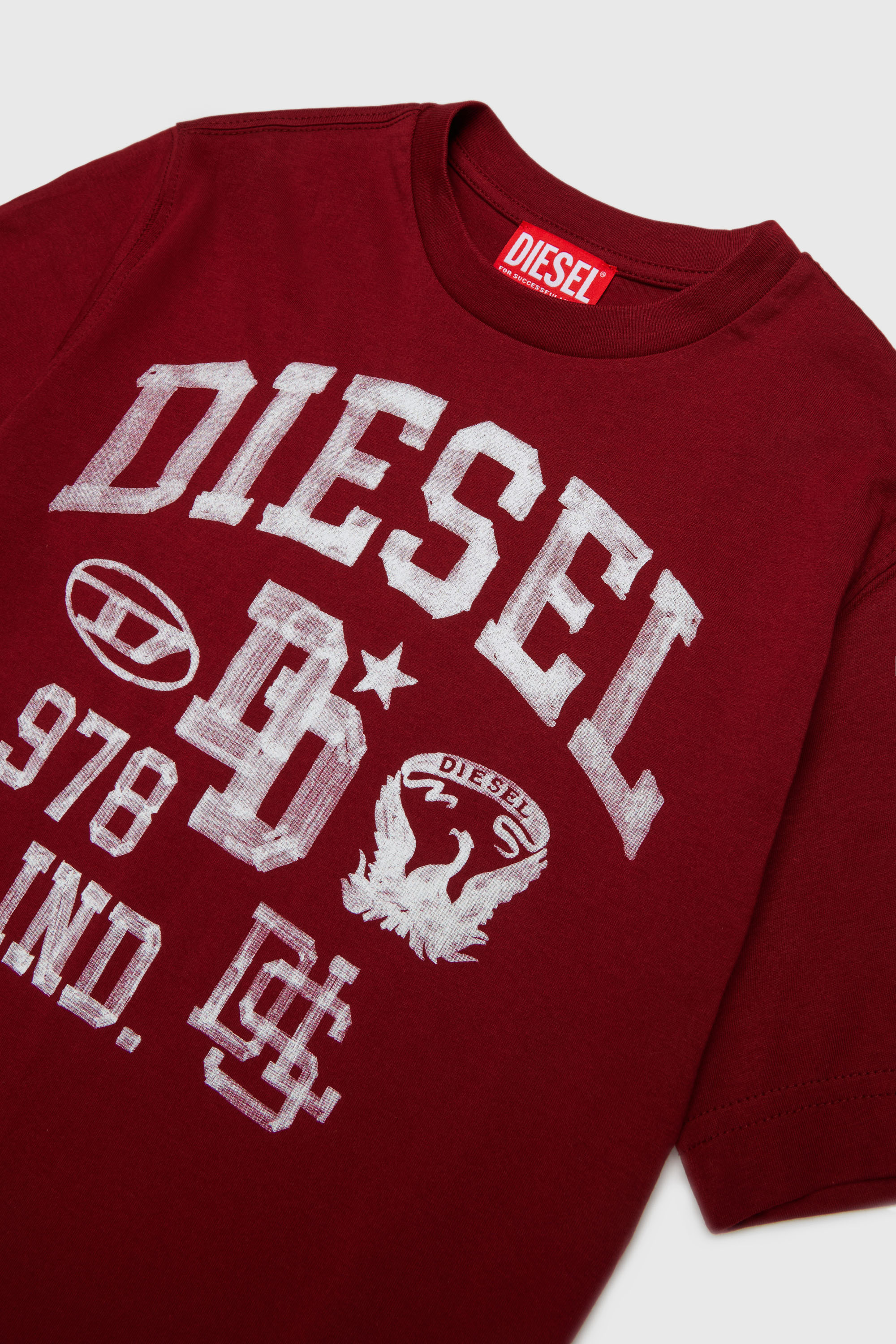 Diesel - TBAND OVER, T-shirt in cotone con grafica stile college Uomo in Rosso - 3