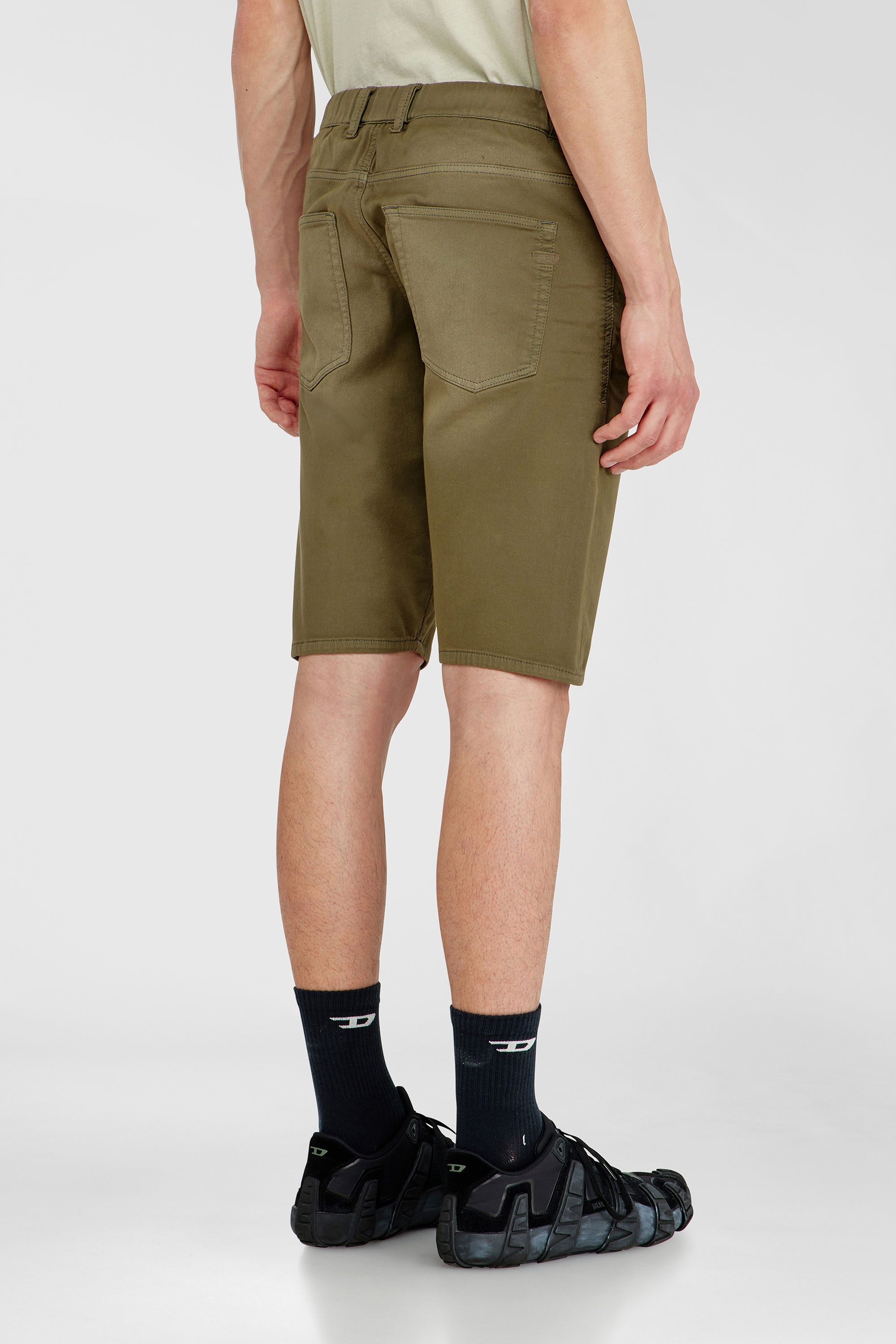 Diesel - 2033 D-KROOLEY-SHORT-BW JOGG, Short slim en denim color&eacute; Homme in Vert - 4