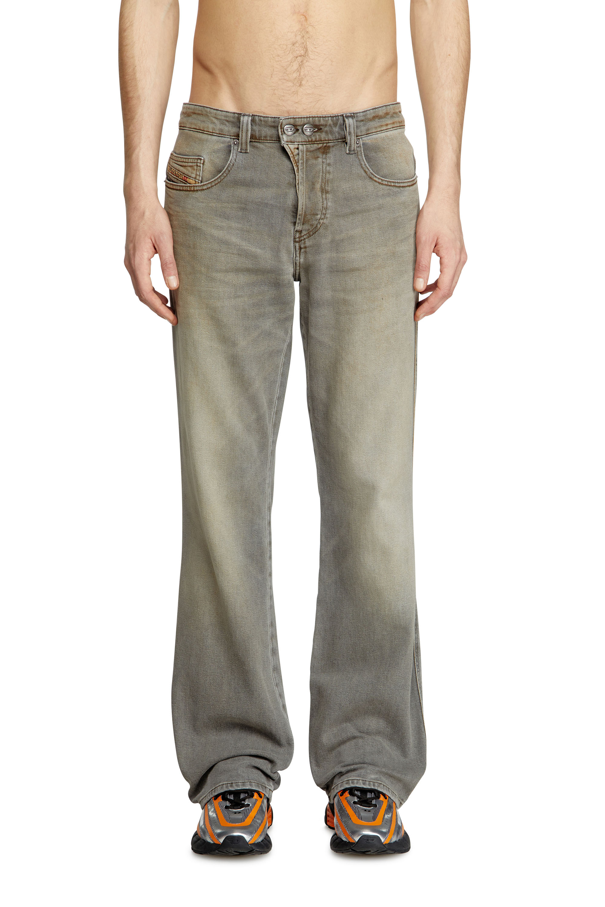 Diesel - Bootcut Jeans 1998 D-Buck 09L37 Uomo, Grigio Chiaro - Image 1