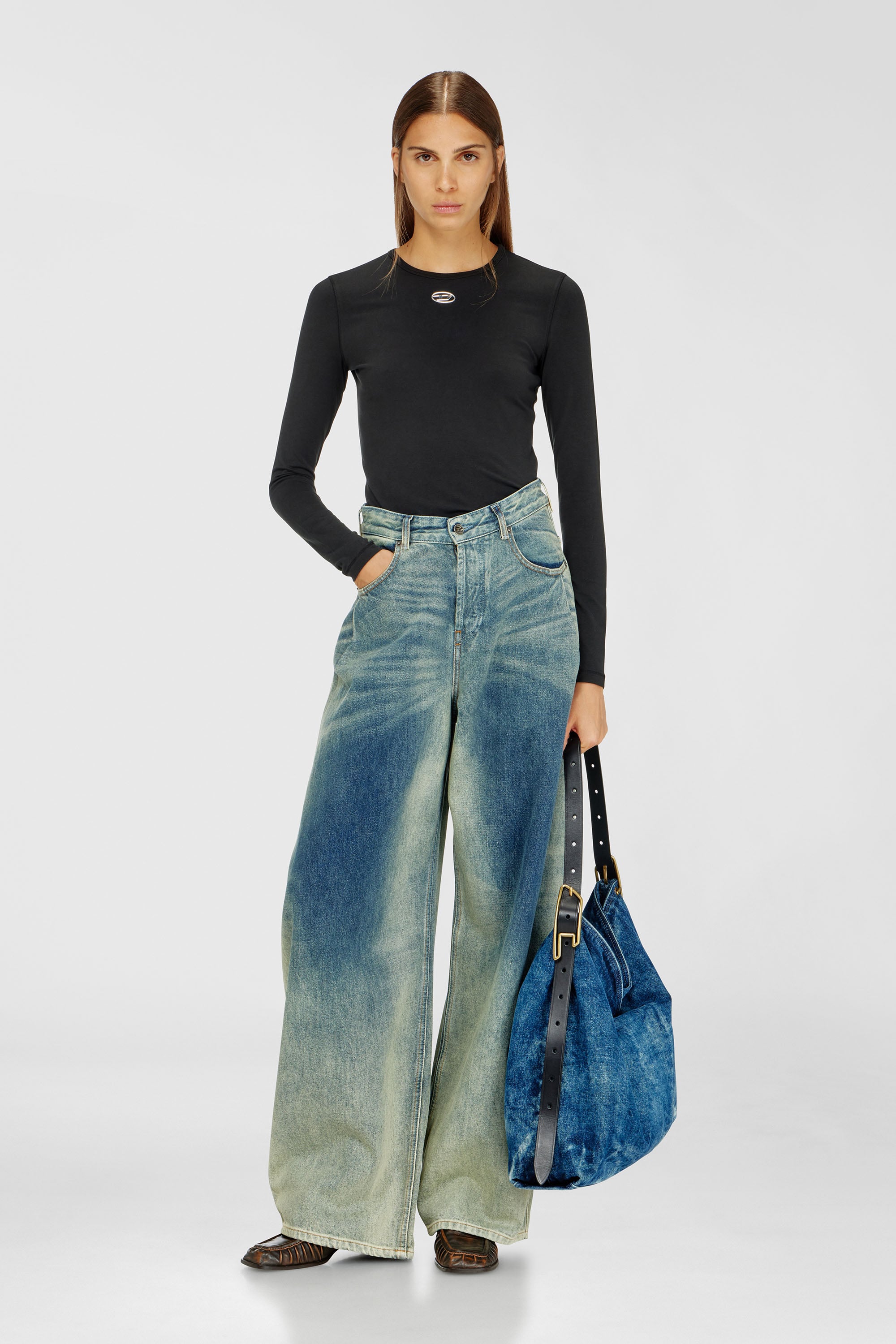 Diesel - T-UNCUTIESLONG-LS-OD, Maglia in cotone con logo Oval D Donna in Nero - 2
