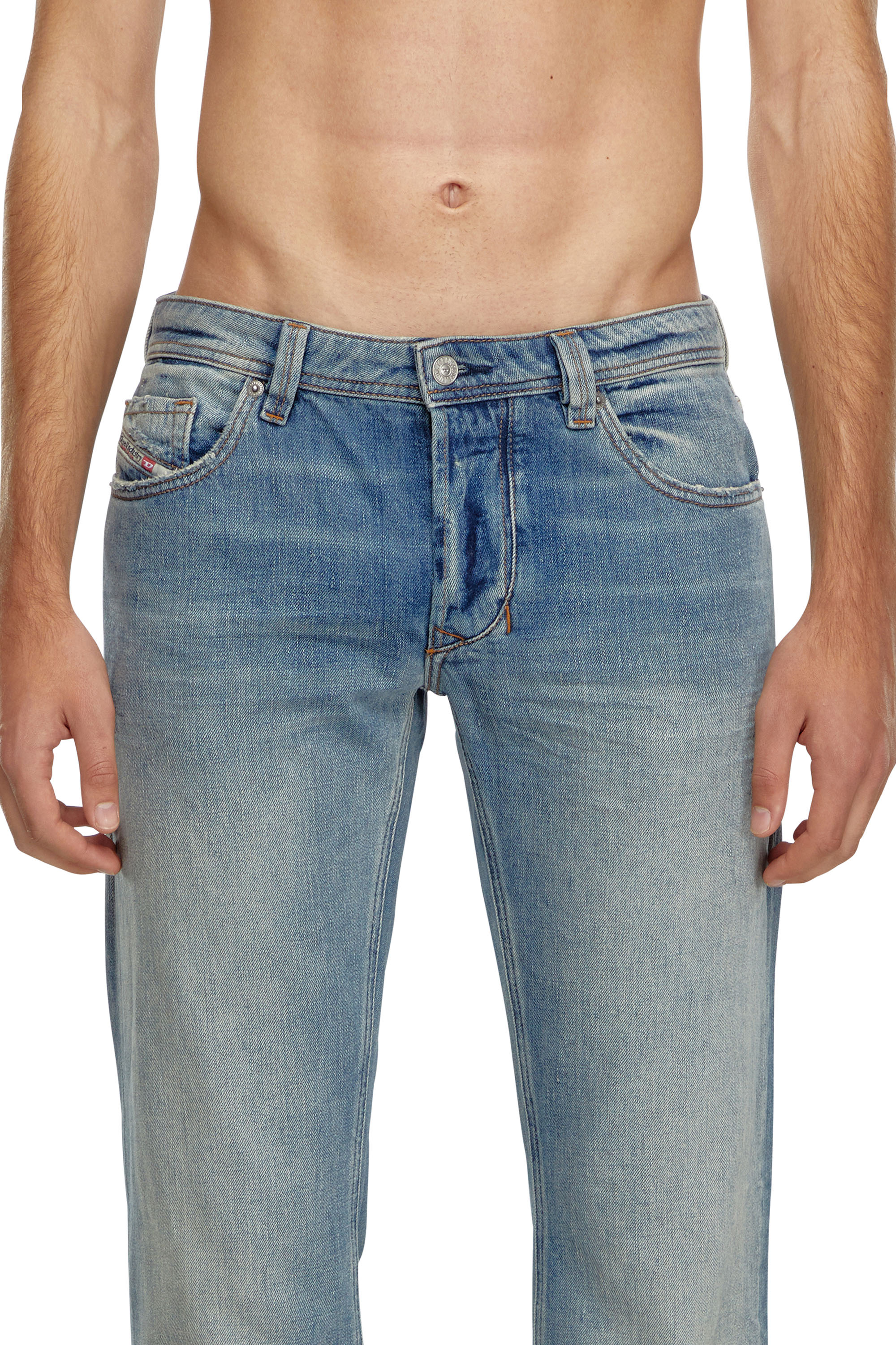 Diesel - Straight Jeans 1985 Larkee 0GRDN Uomo, Blu Chiaro - Image 4