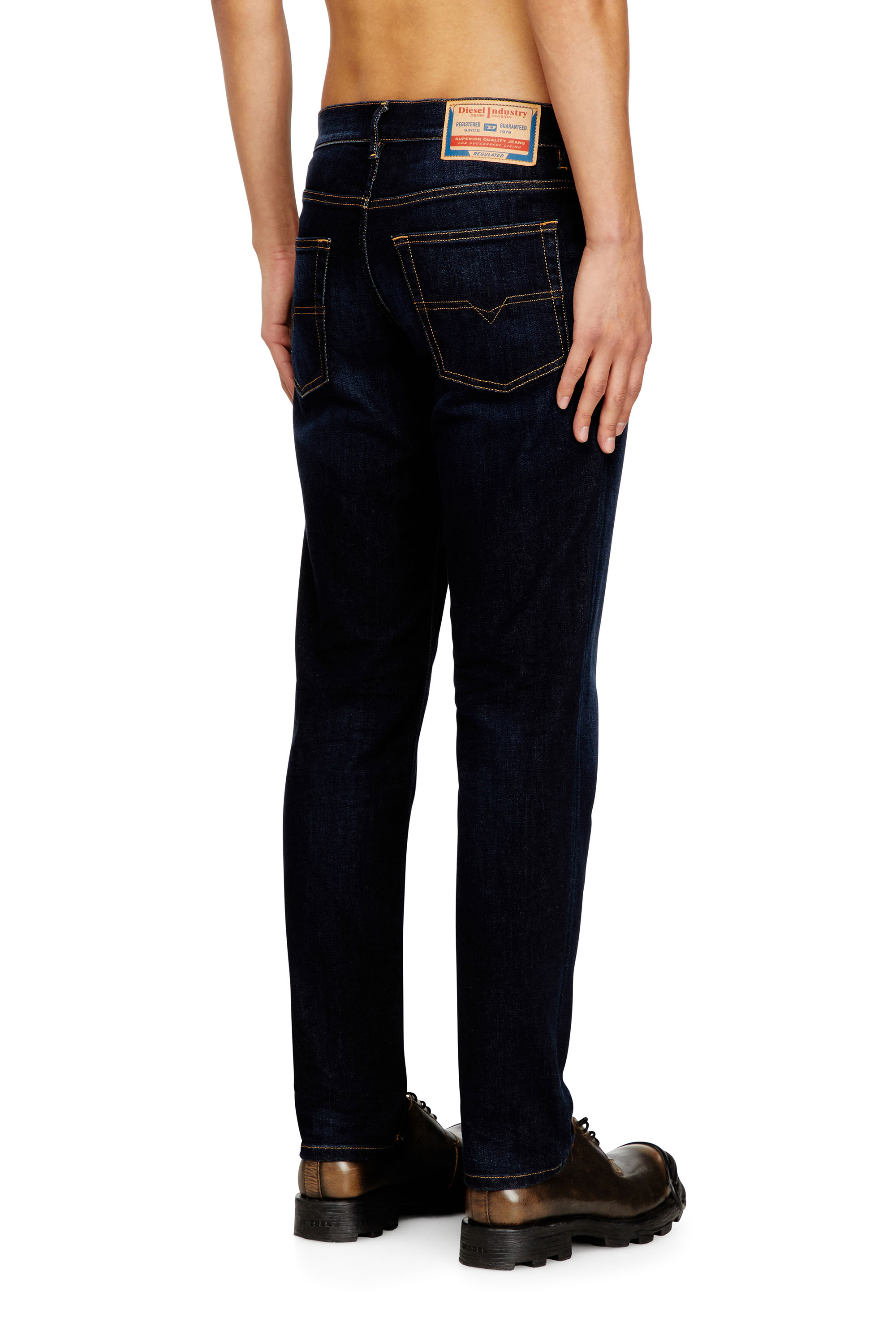 Diesel - Regular Jeans 2023 D-Finitive 009ZS Homme, Bleu Foncé - Image 4