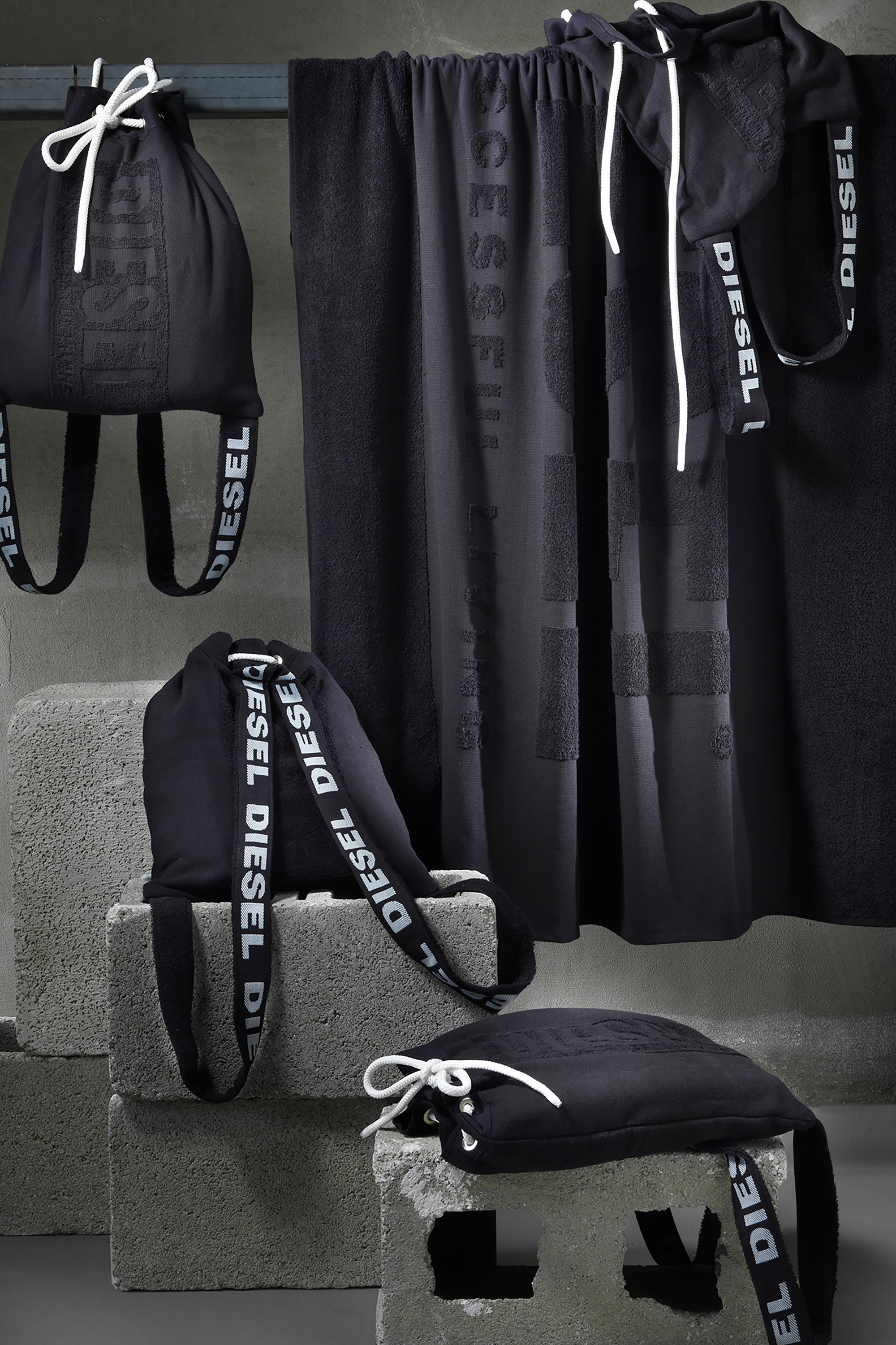 Diesel - 80543 ACTIVE LOGO, Unisex Gymnastiktuch + Rucksack in Schwarz - 3