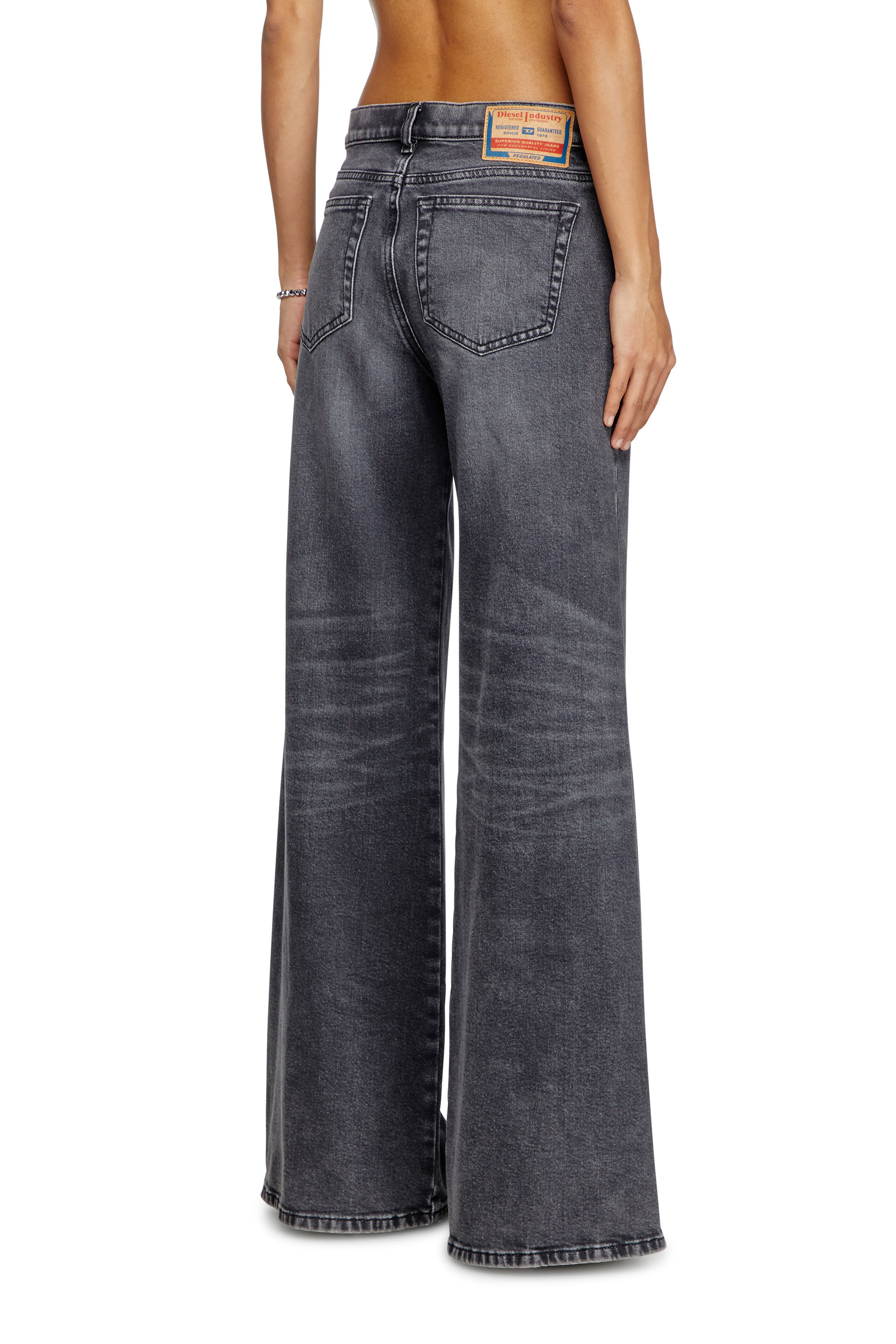 Diesel - Flare Jeans 1978 D-Akemi 0CLBG Femme, Noir/Gris foncé - Image 4