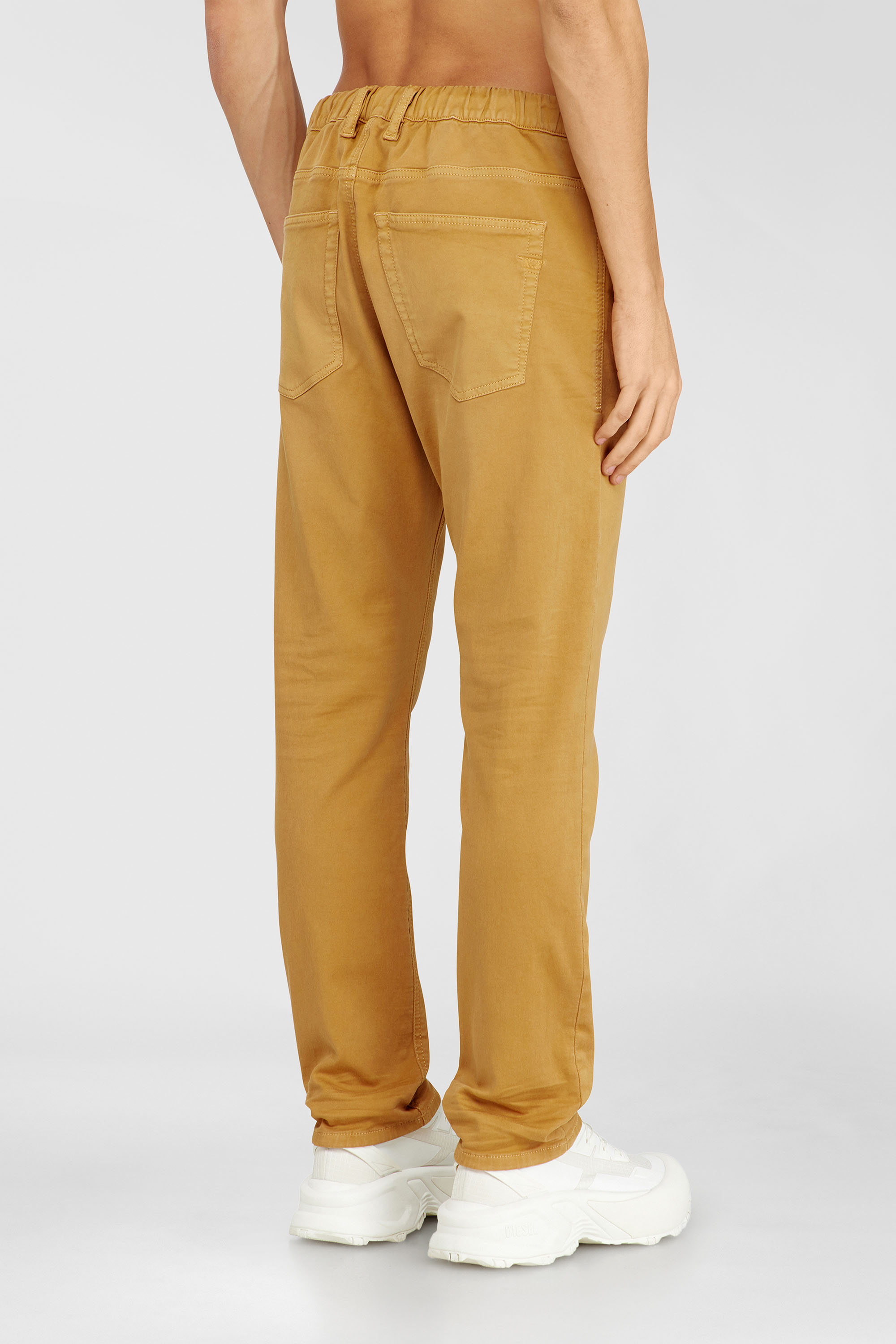 Diesel - Regular 2032 D-Krooley-BW Joggjeans&reg; 0670M Uomo, Marrone Chiaro - Image 3