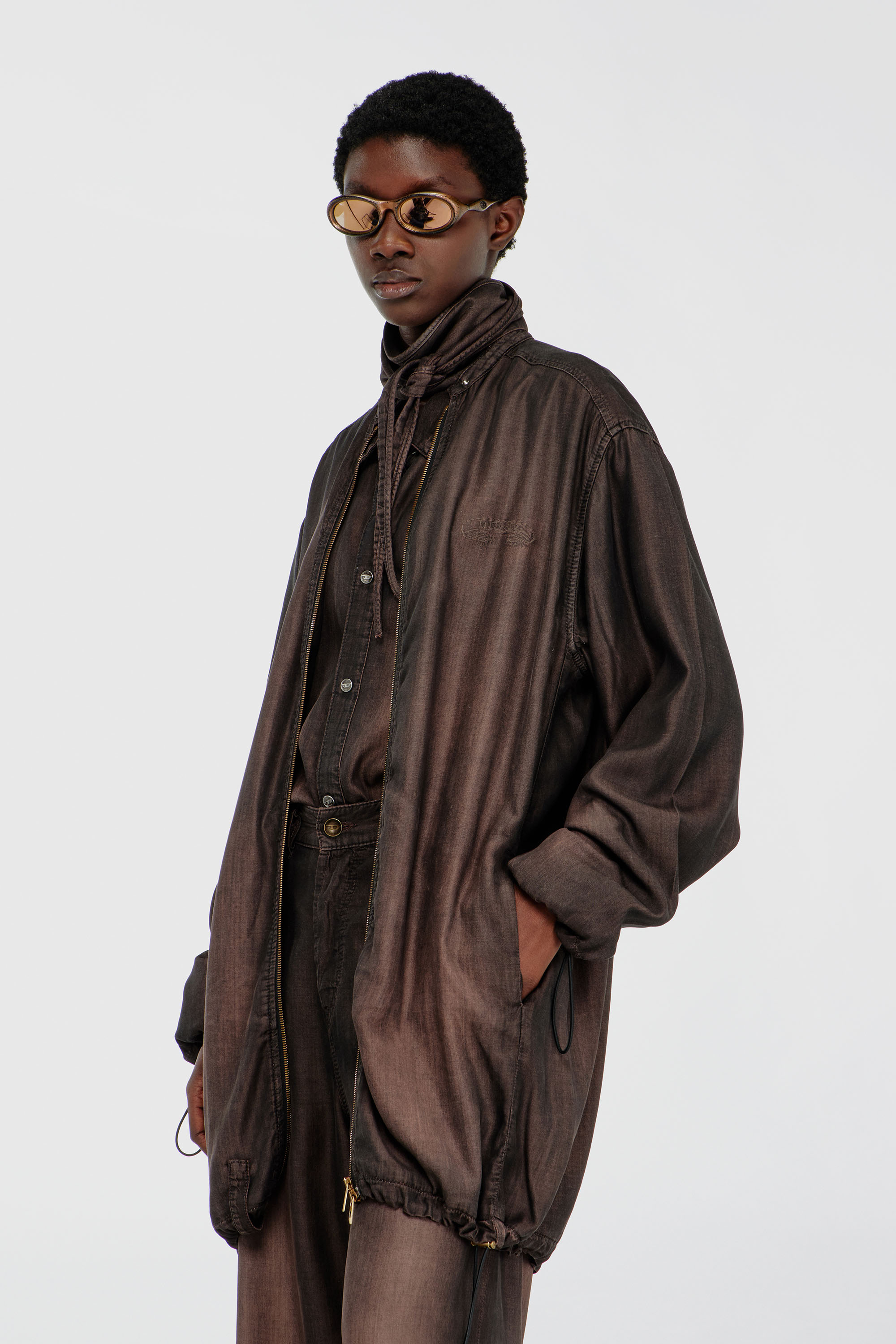 Diesel - DE-TROIT-S, Veste l&eacute;g&egrave;re en denim fluide enduit Femme in Marron - 1