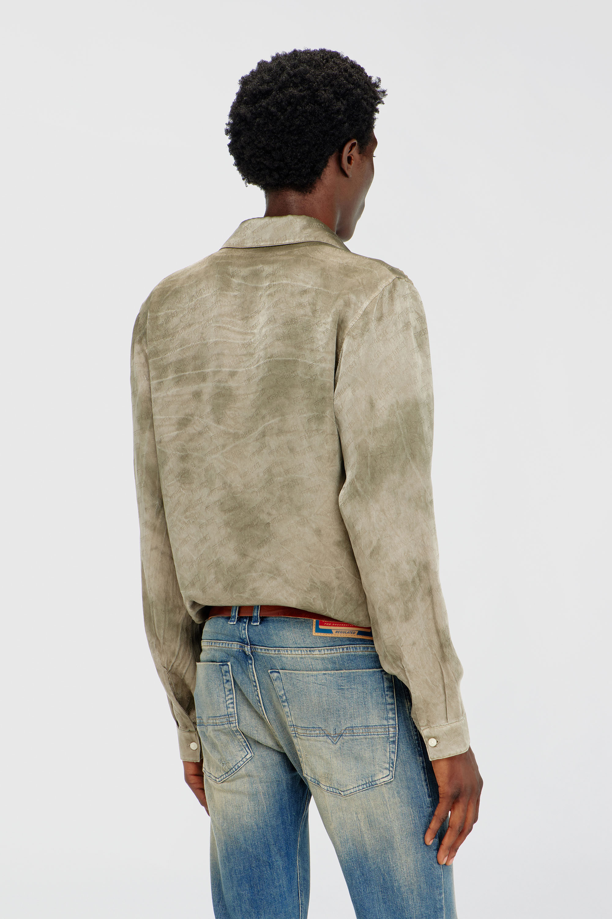 Diesel - S-KISSY-HNBW, Camicia in raso crinkle jacquard con logo Uomo in Marrone - 4