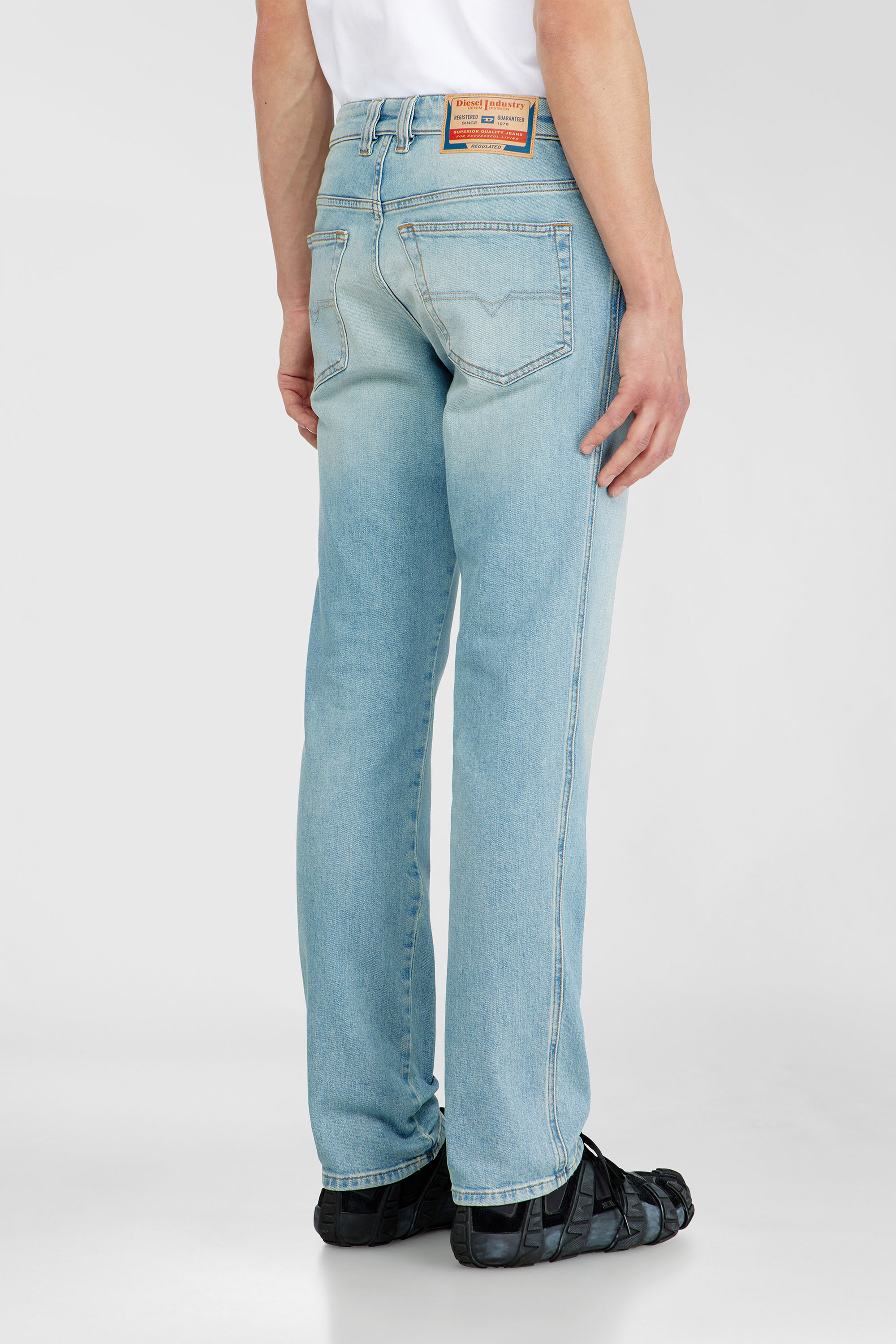 Diesel - Slim Jeans 1993 D-Vyl 0HDBI Uomo, Blu Chiaro - Image 5