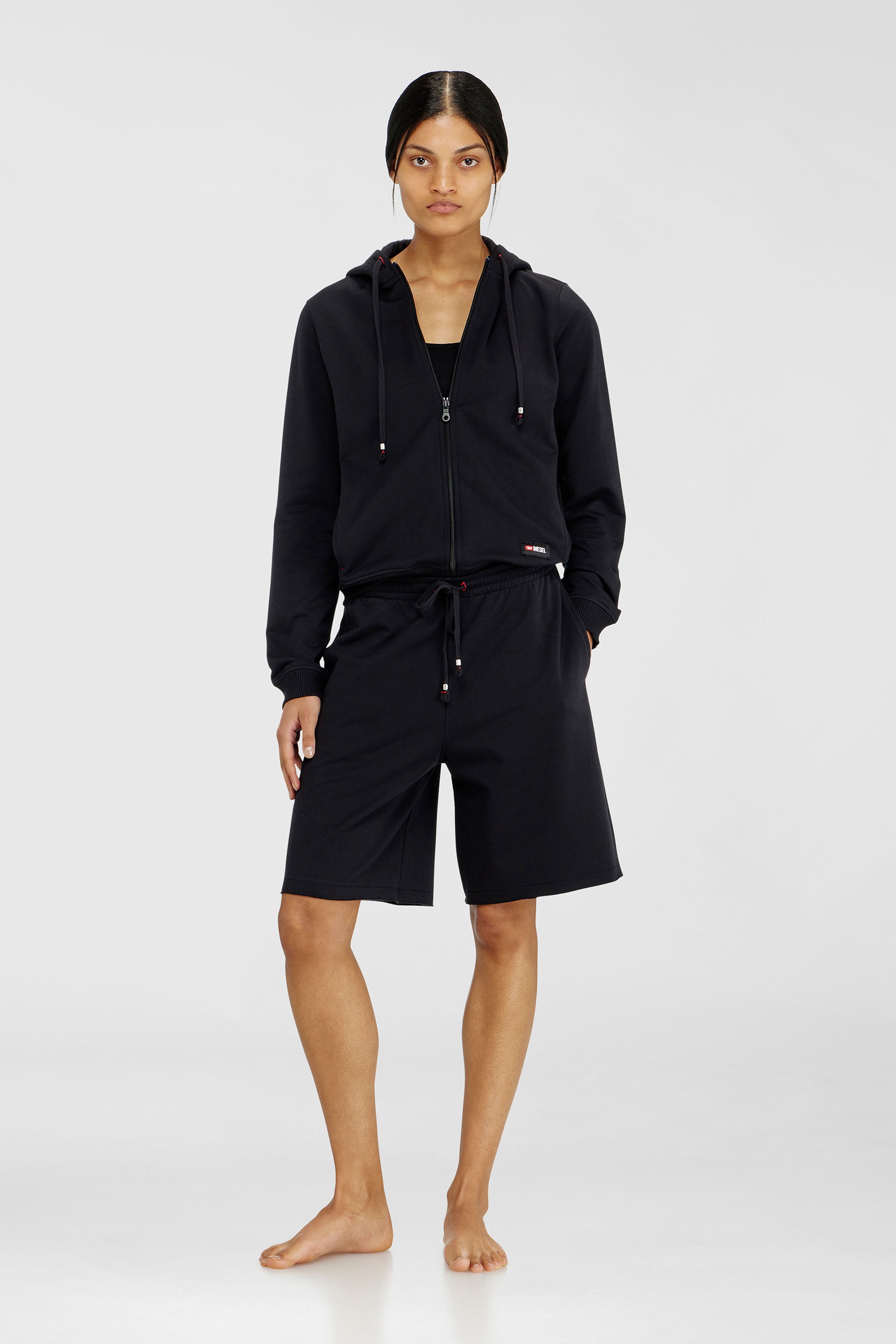 Diesel - CLARA-D-CORE, Pantaloncini smerigliati con orli vivi Donna in Nero - 2