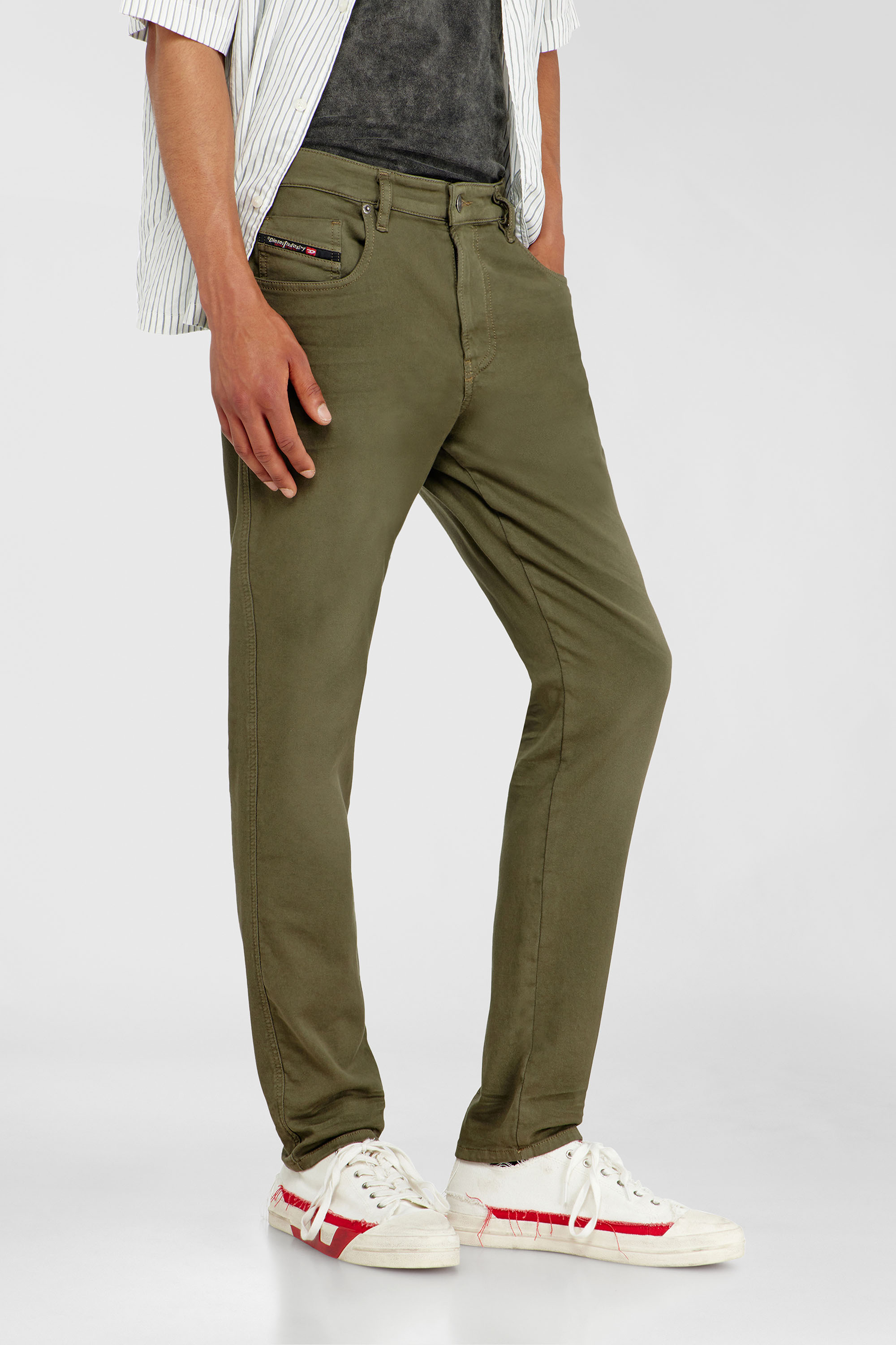 Diesel - Slim 2062 D-Strukt Joggjeans&reg; 0670M Uomo, Verde Militare - Image 5