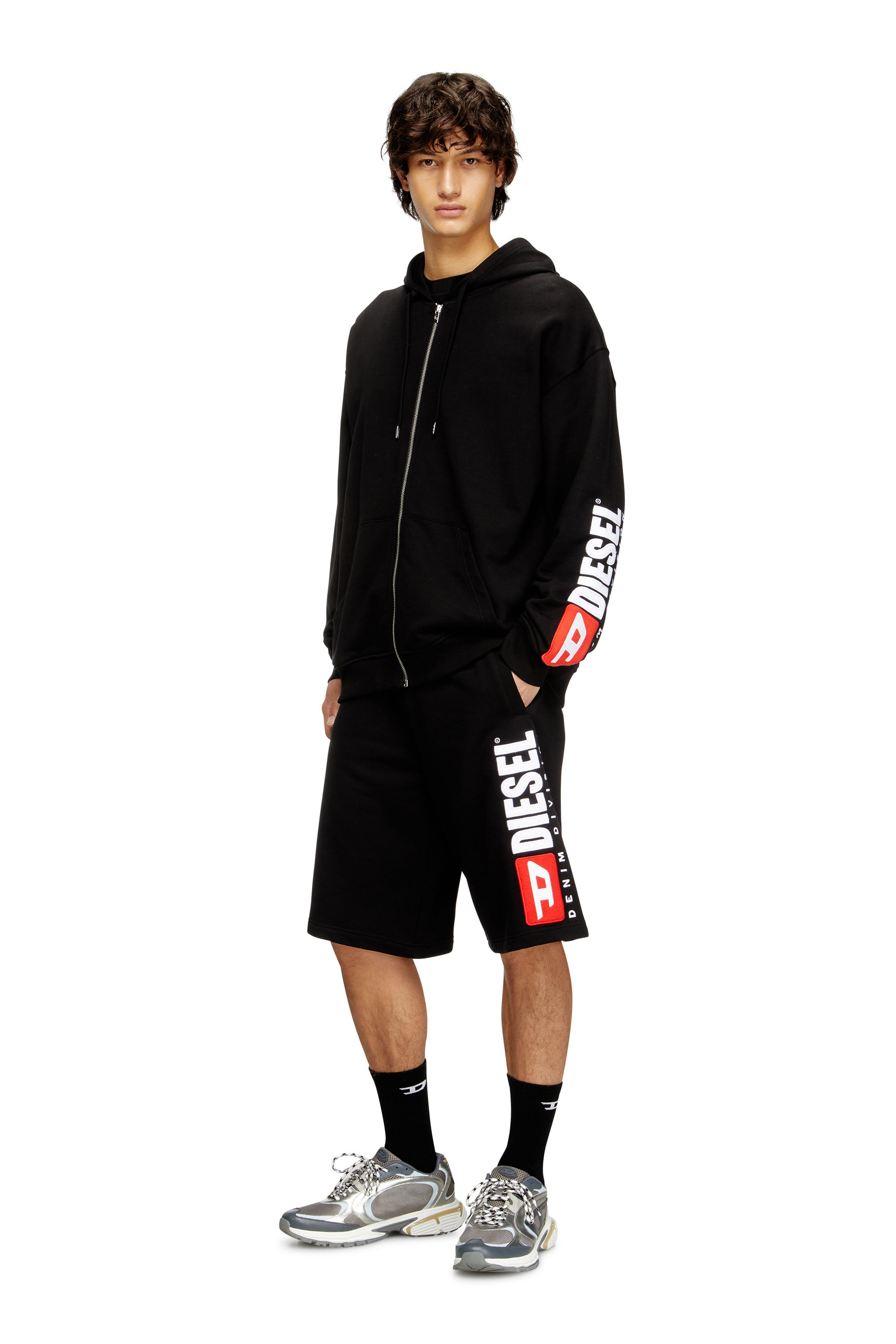 Diesel - P-CROW-DIV, Shorts in pile con maxi patch logo Uomo in Nero - 1